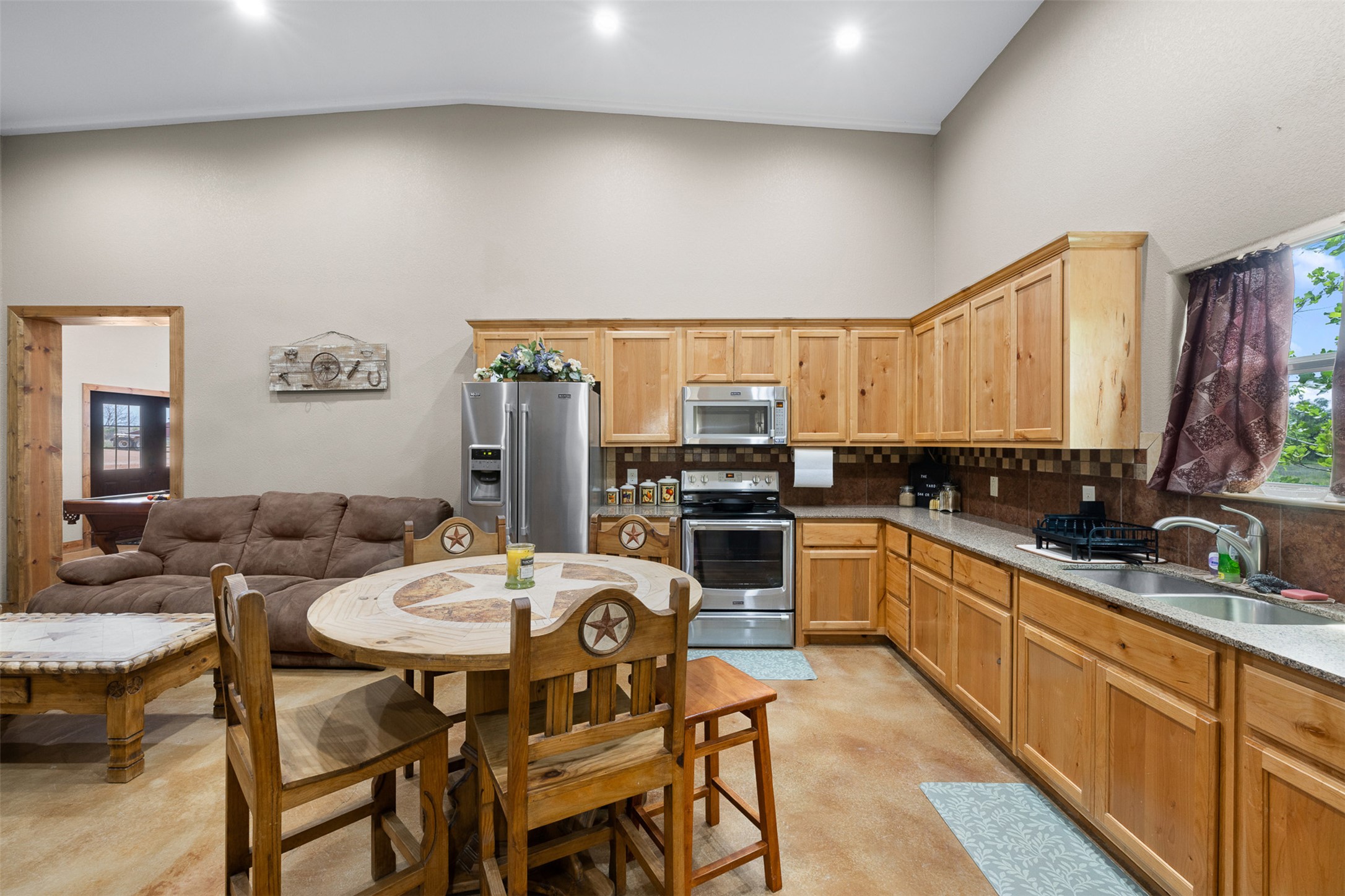 main property photo 27