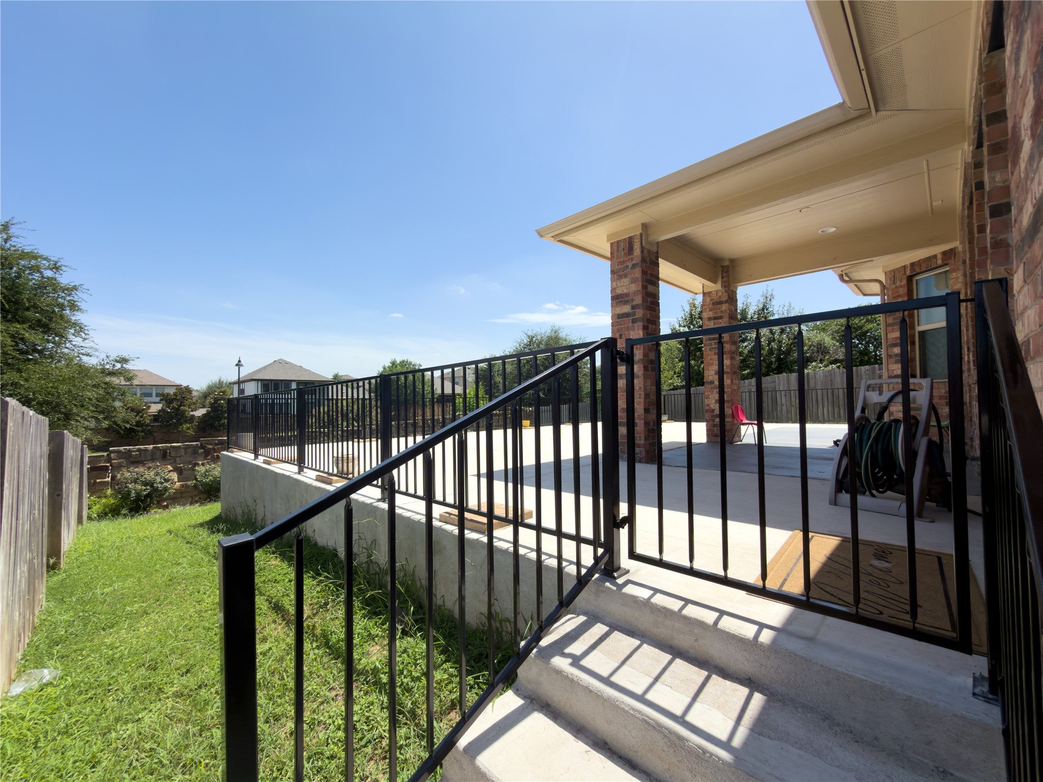main property photo 28