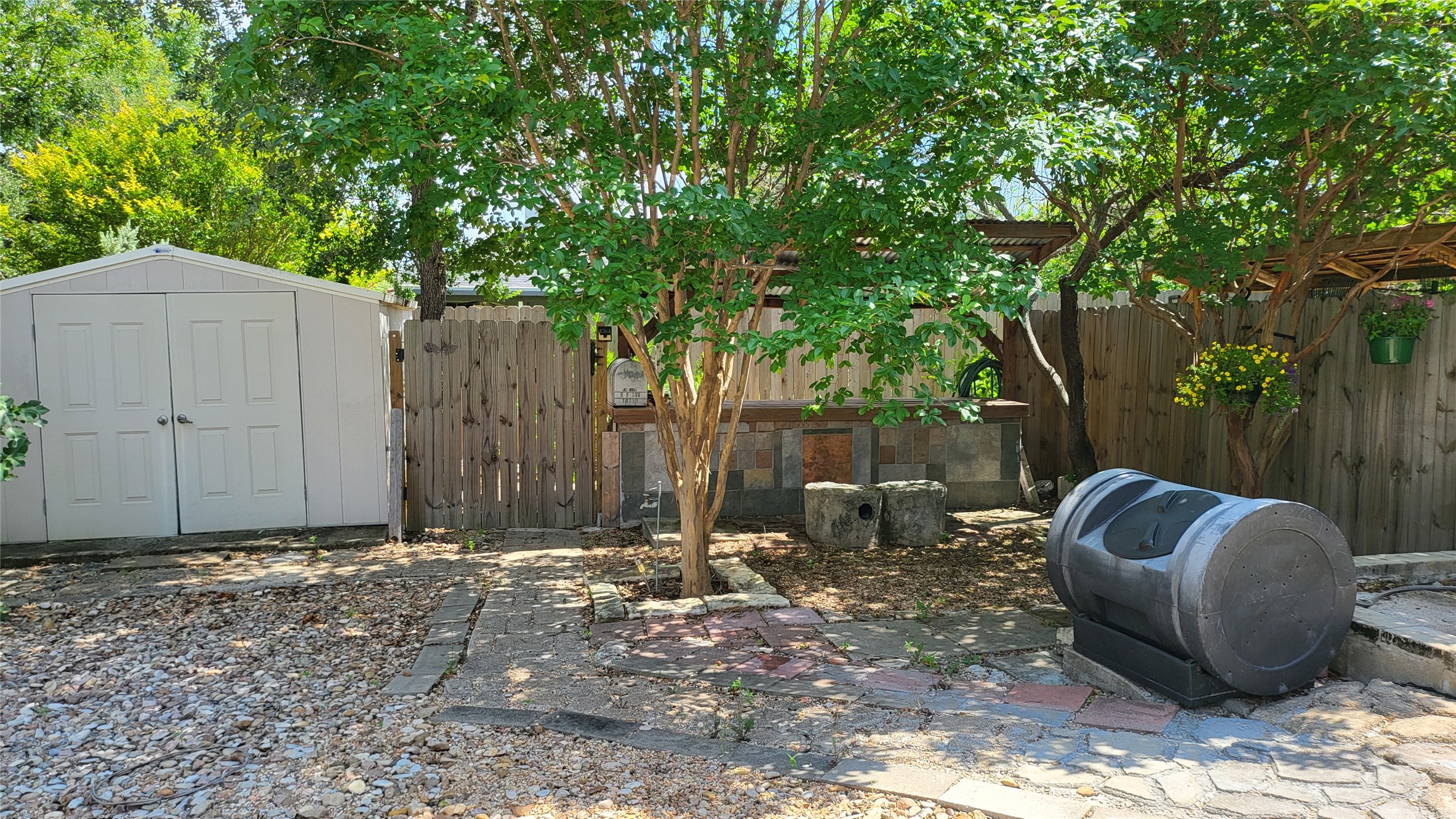 main property photo 30