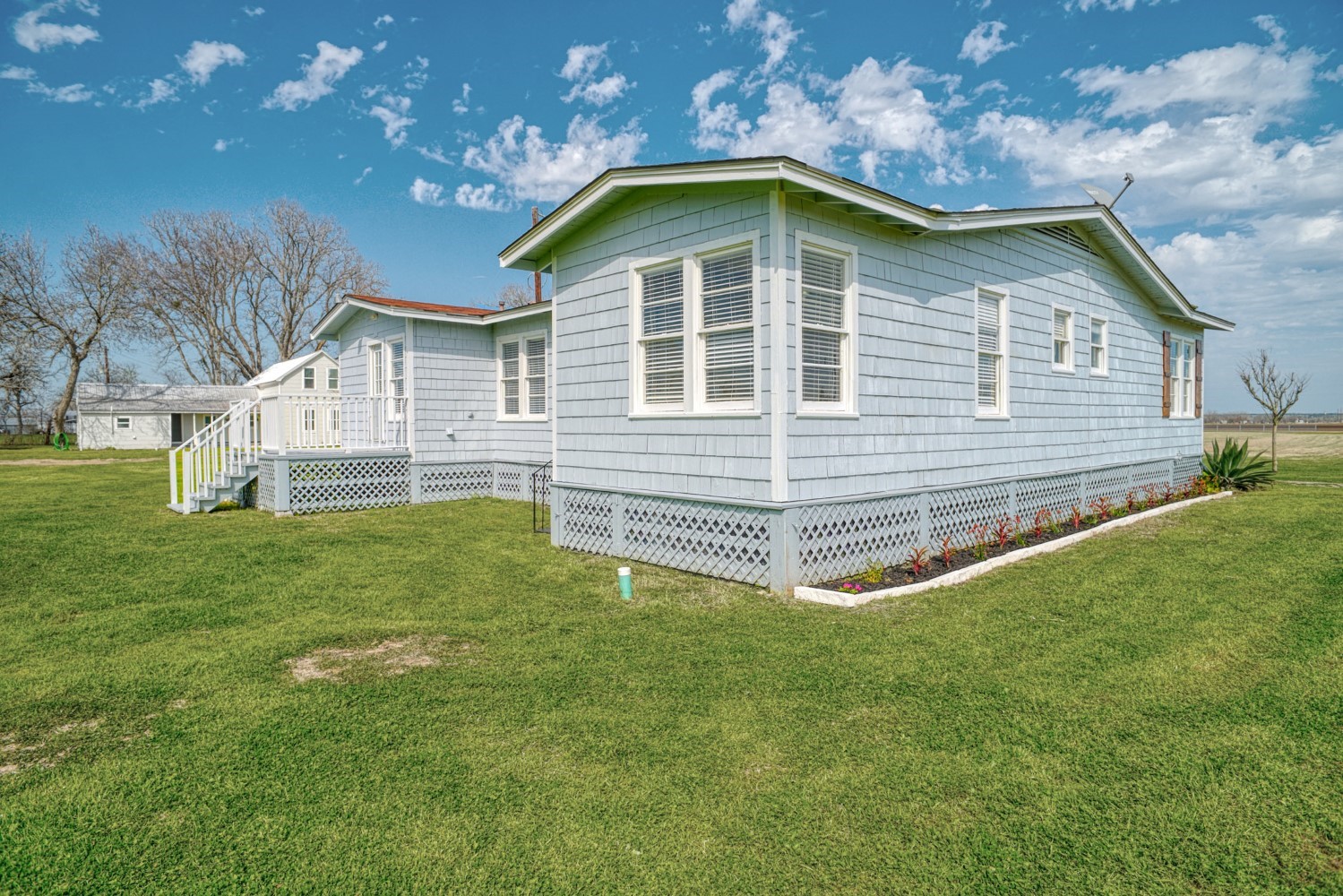 main property photo 25
