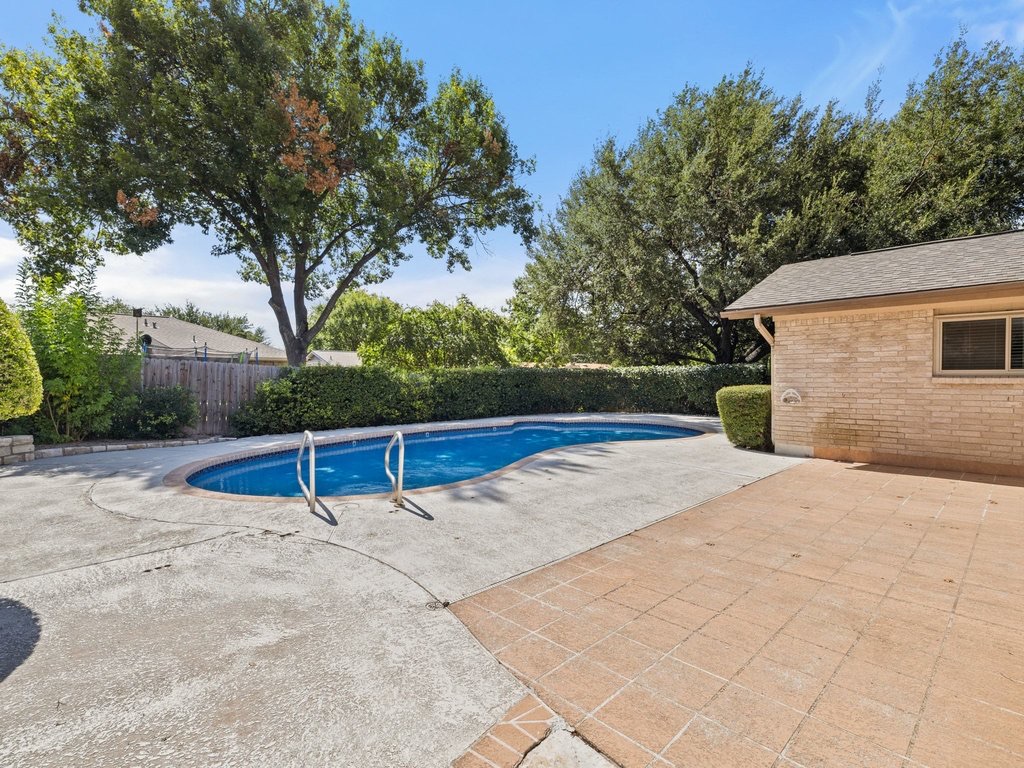 main property photo 25