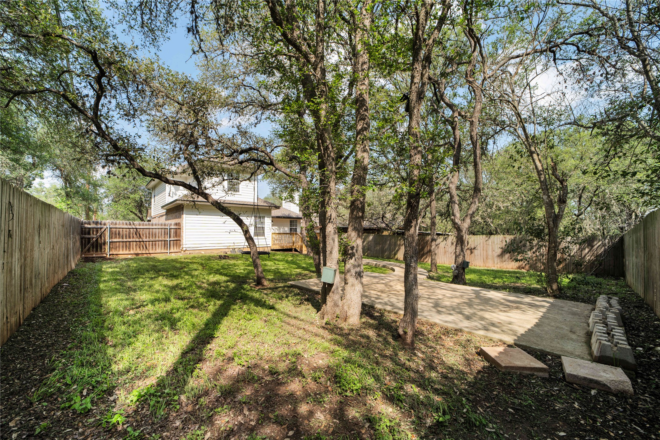main property photo 32