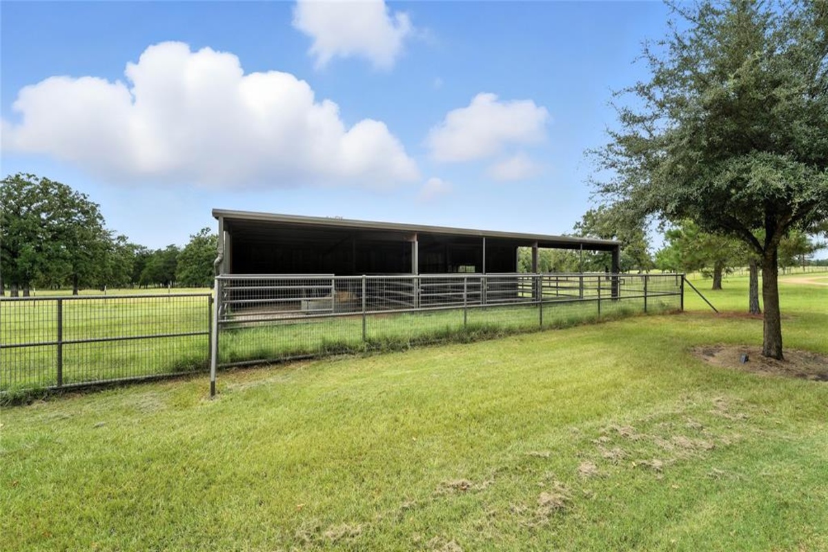 main property photo 11