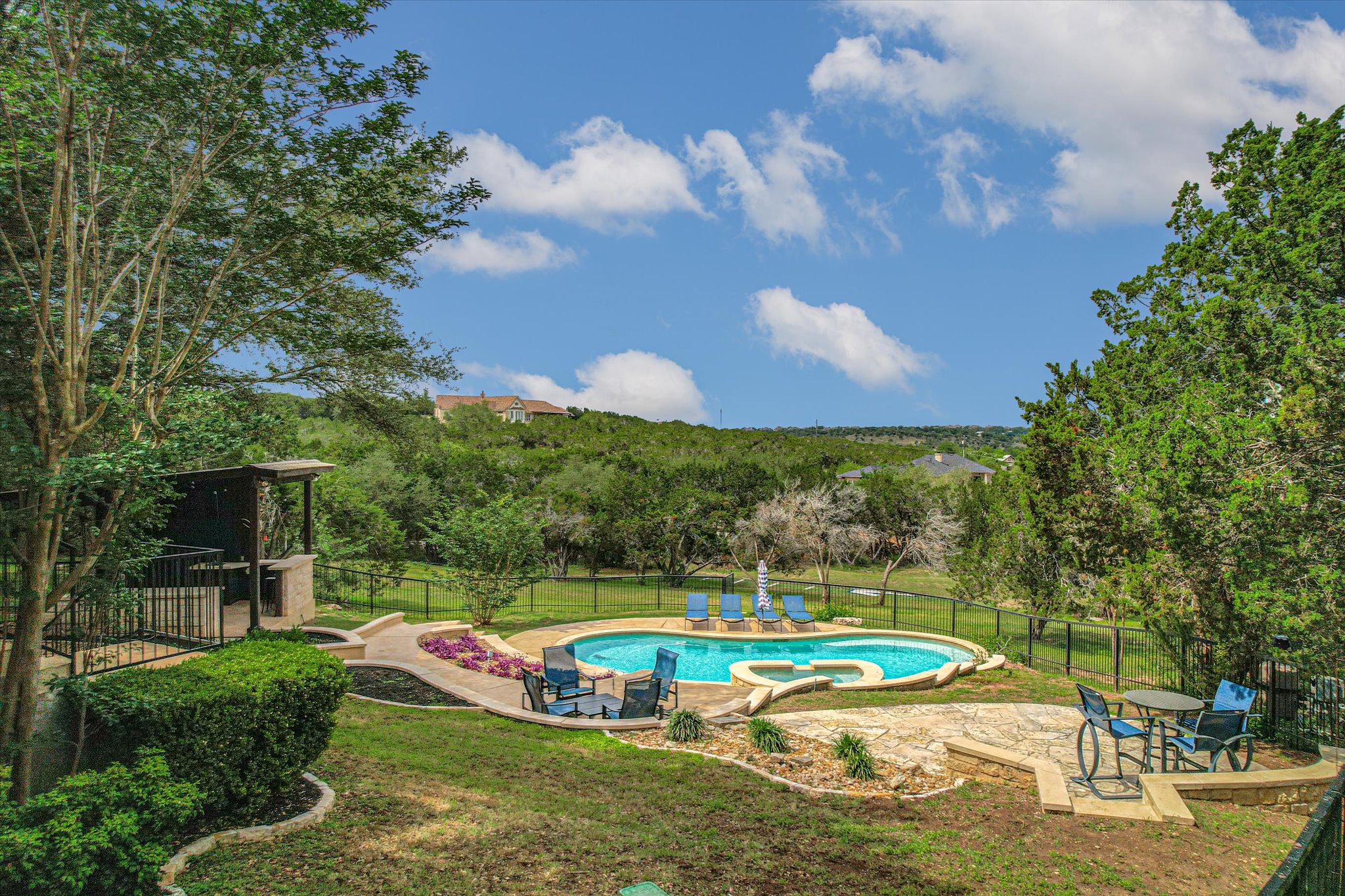 main property photo 28