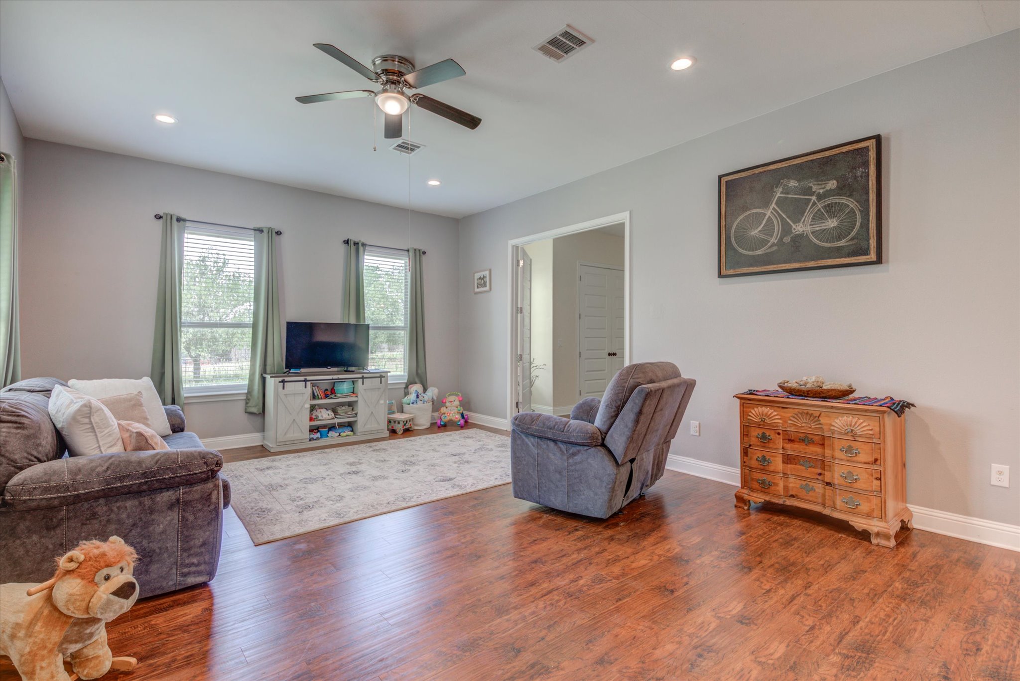 main property photo 7