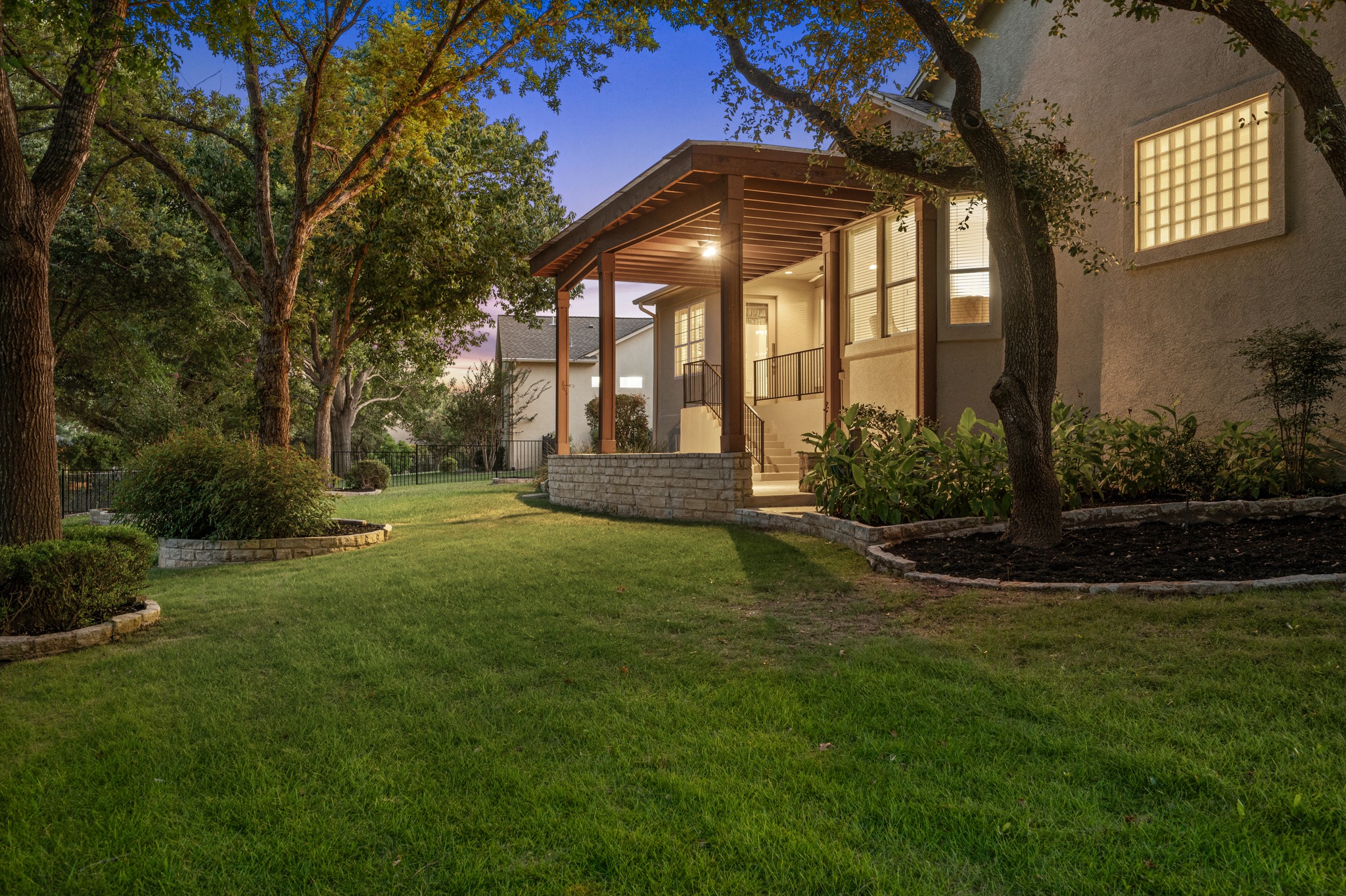 main property photo 28