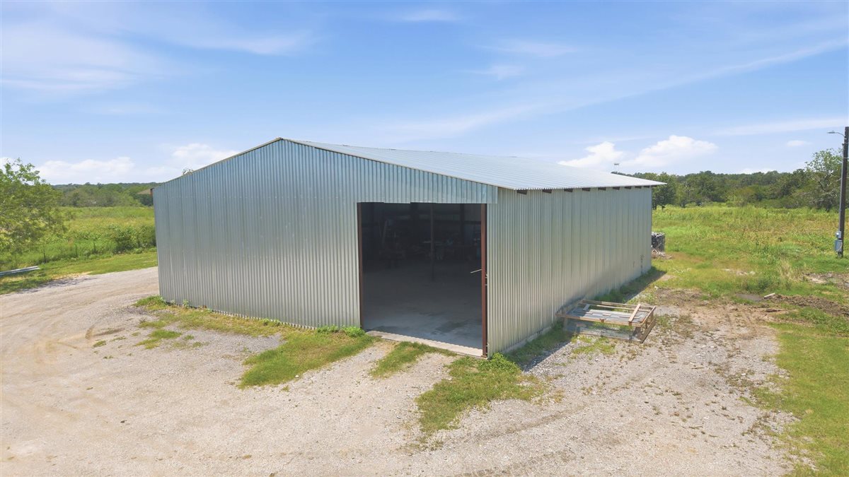 main property photo 33