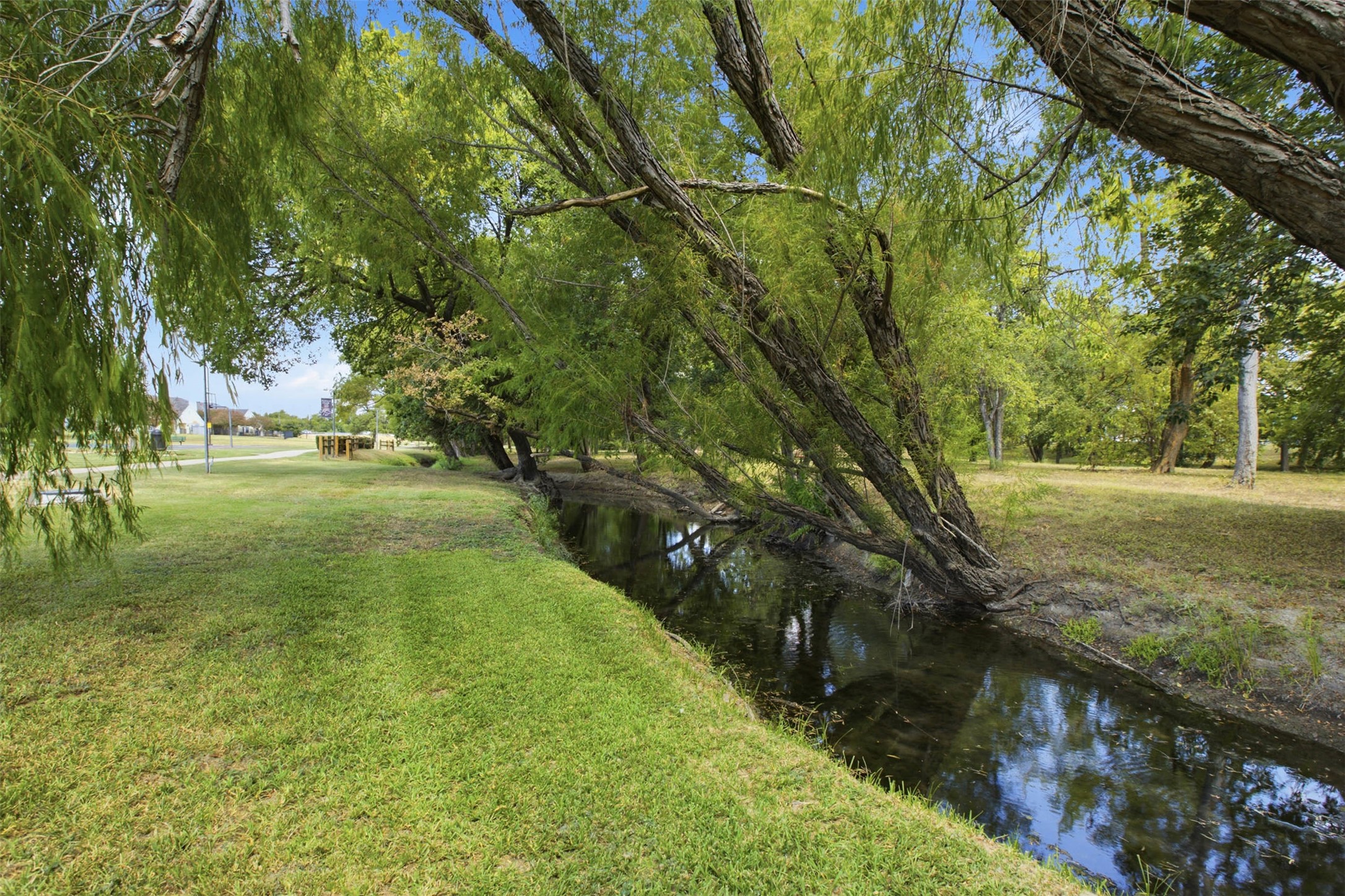 main property photo 27