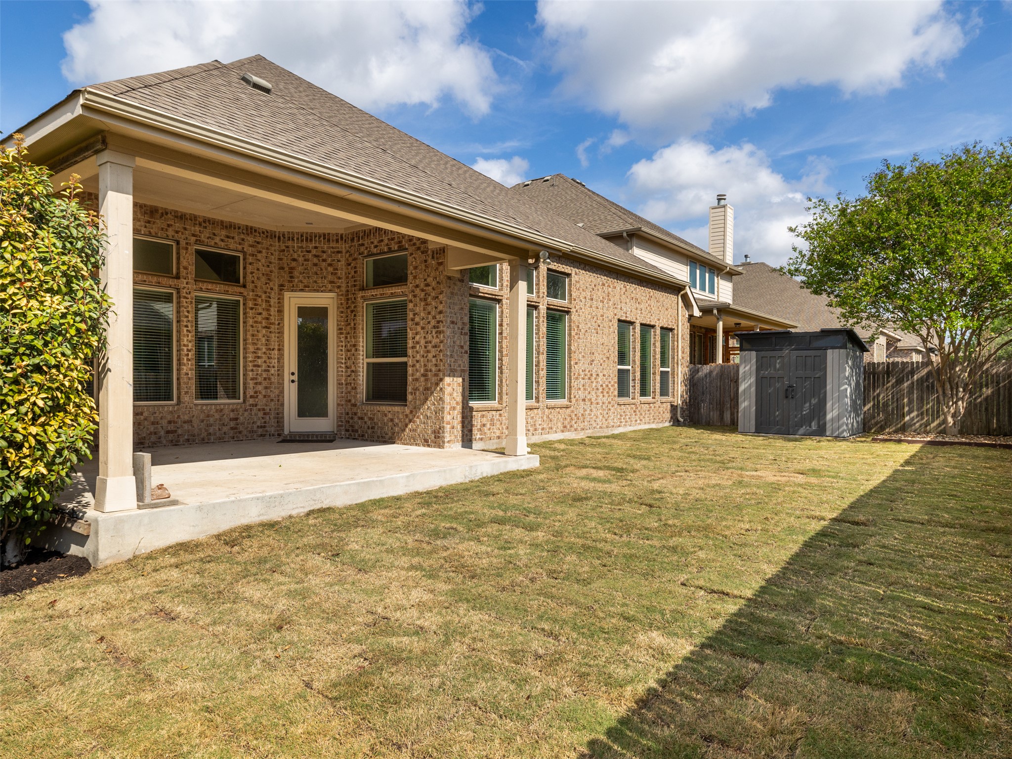 main property photo 28