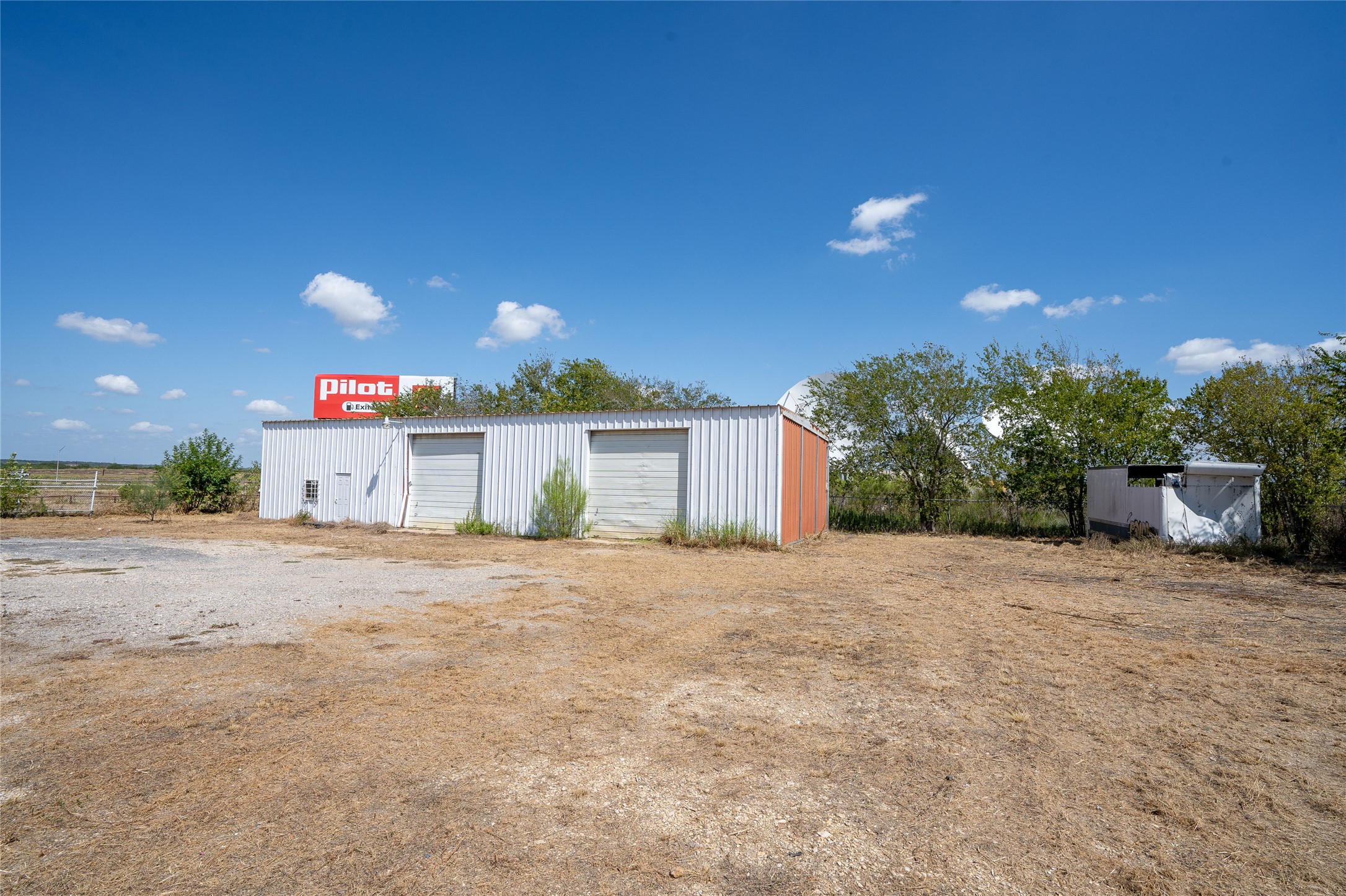 main property photo 10