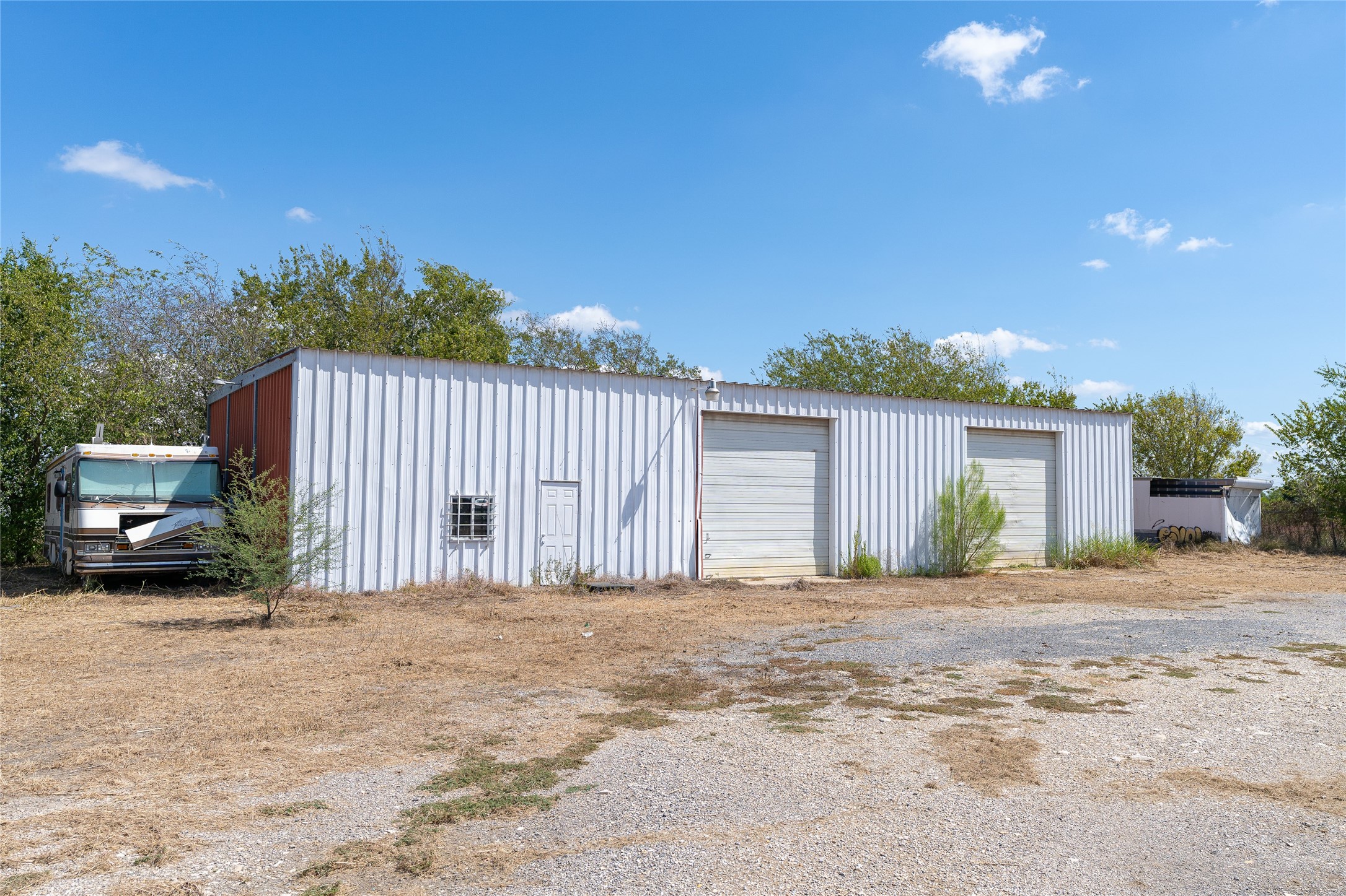 main property photo 11