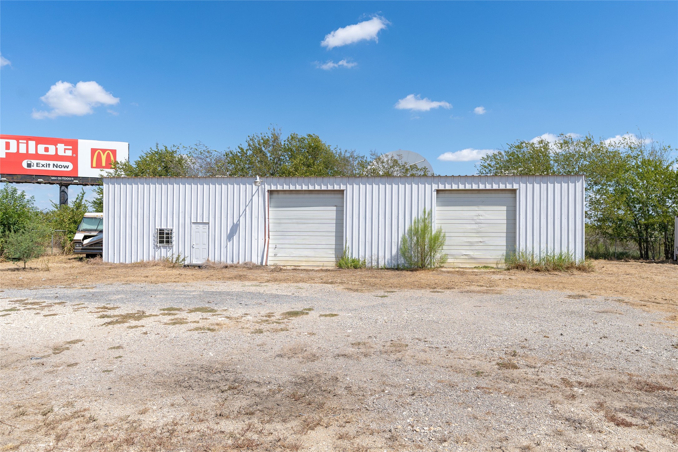 main property photo 17
