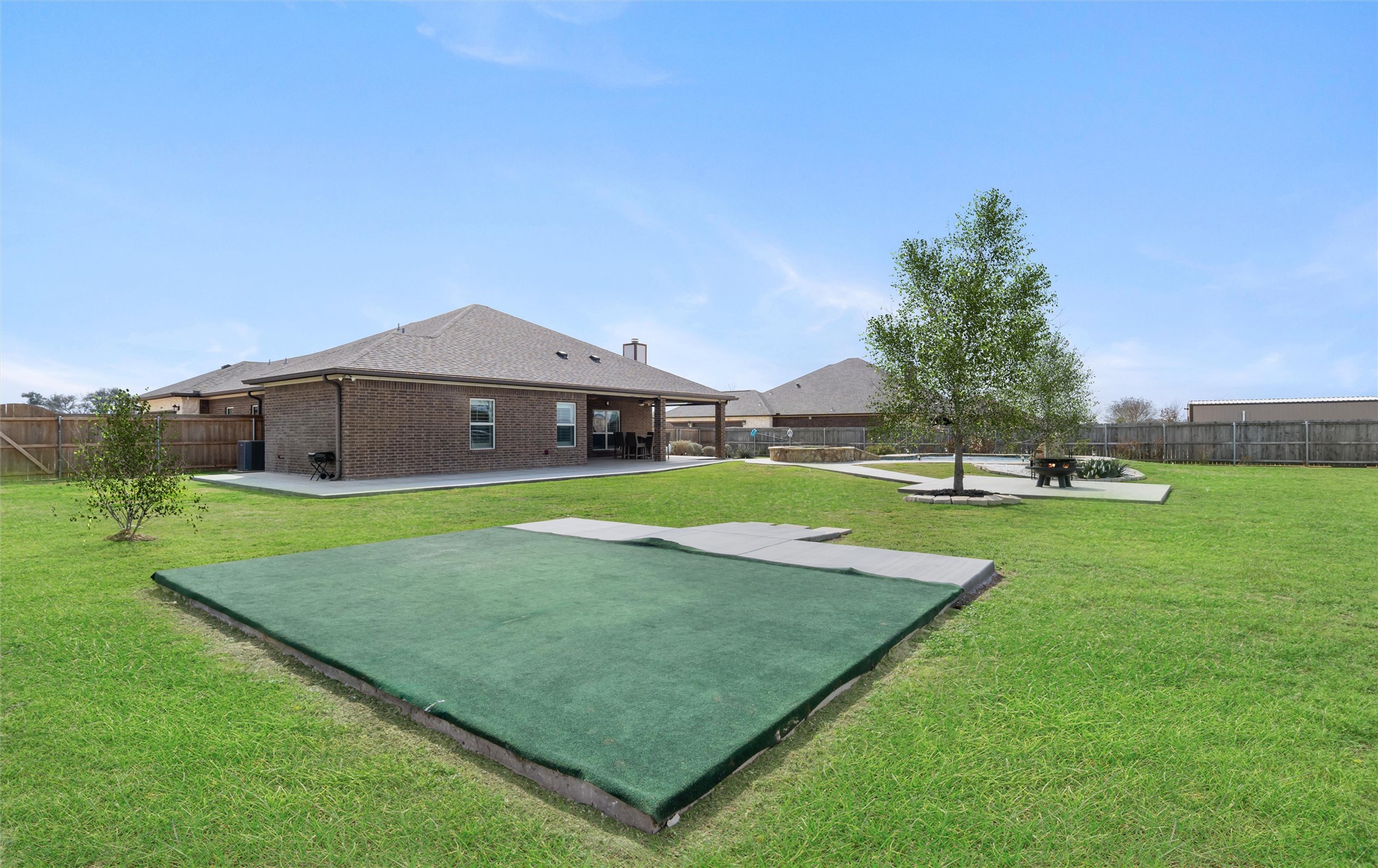 main property photo 30