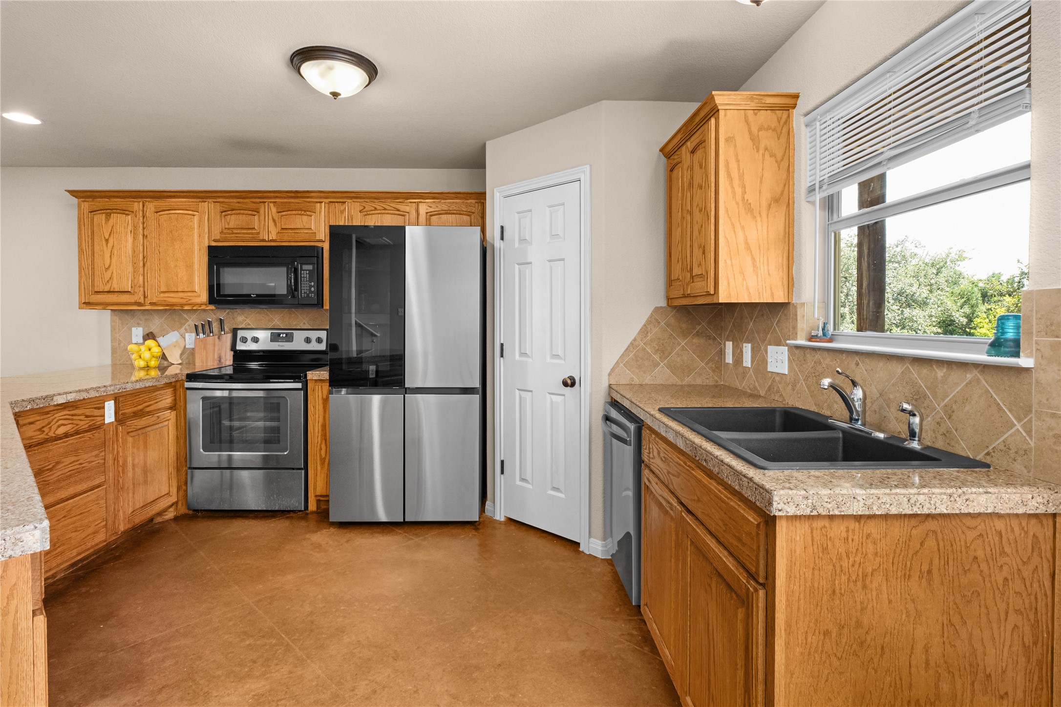 main property photo 7