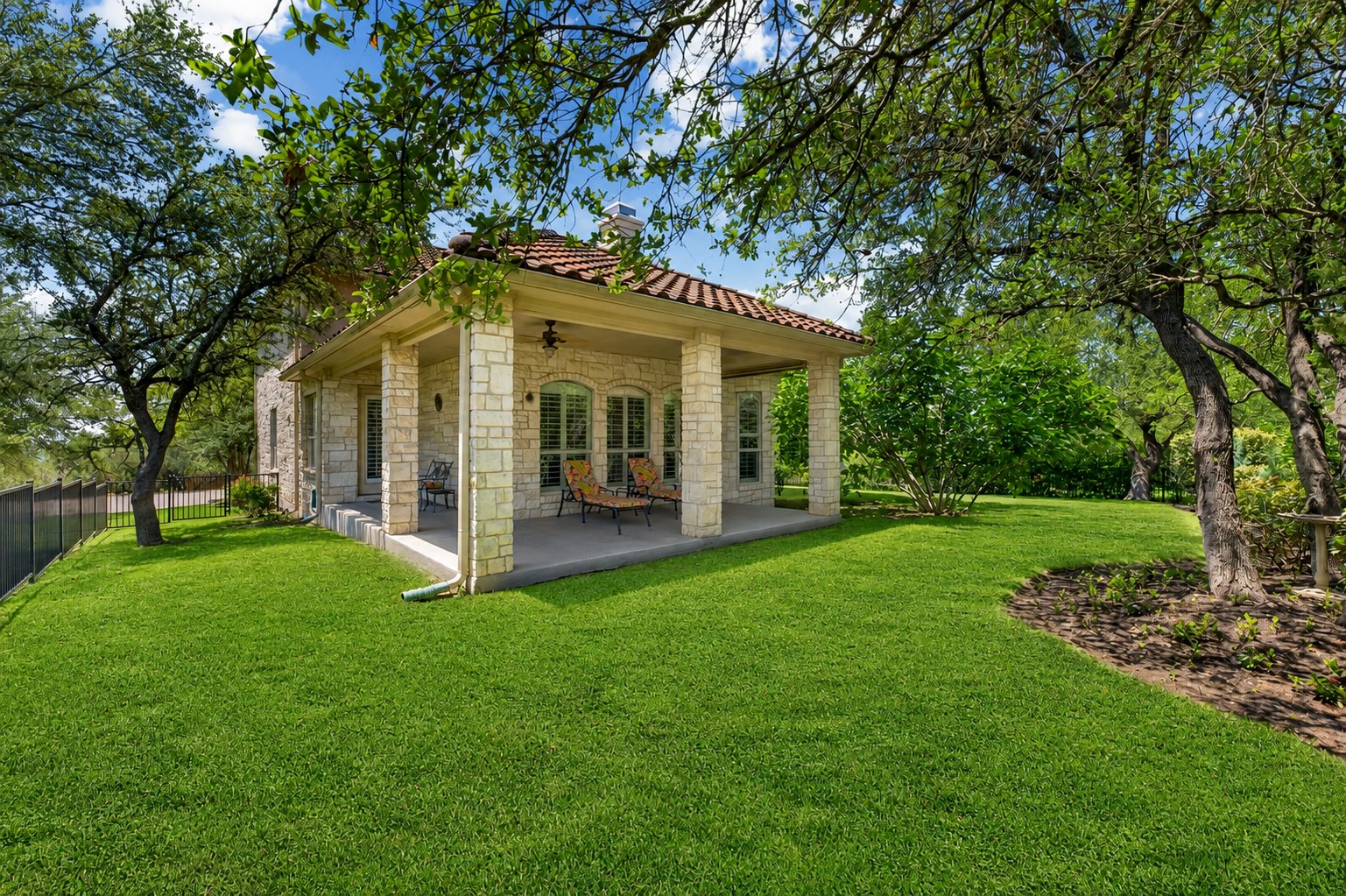 main property photo 28