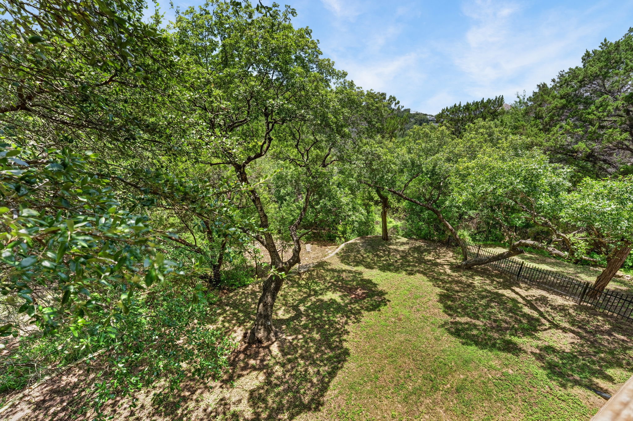 main property photo 30