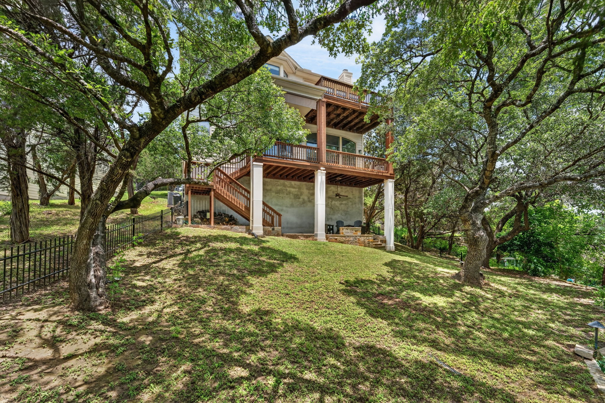 main property photo 31