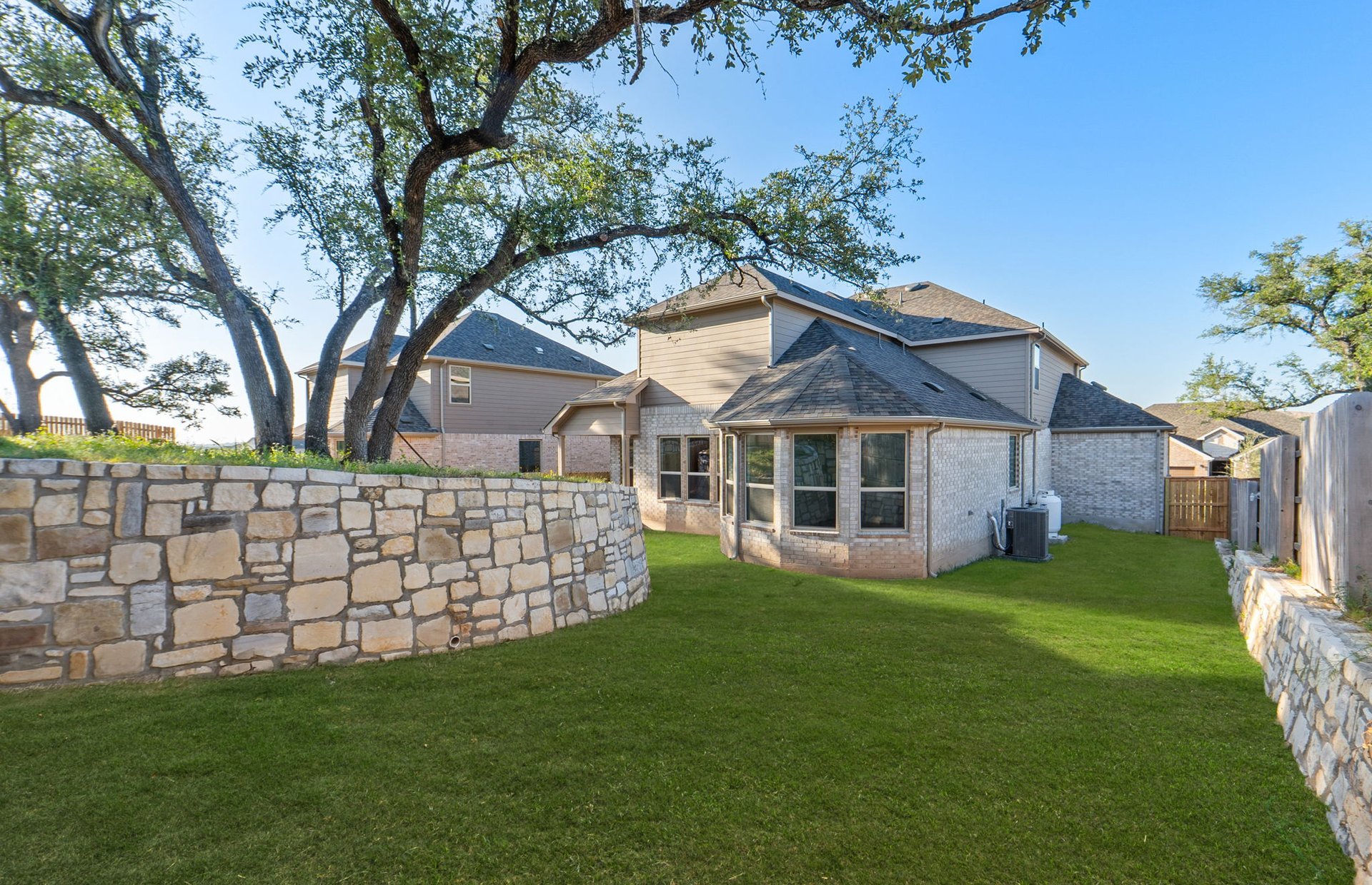 main property photo 24