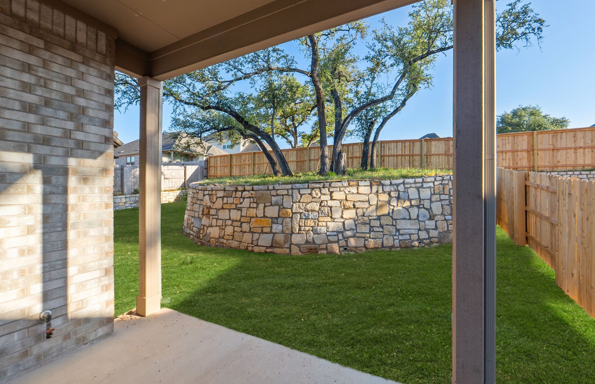 main property photo 25