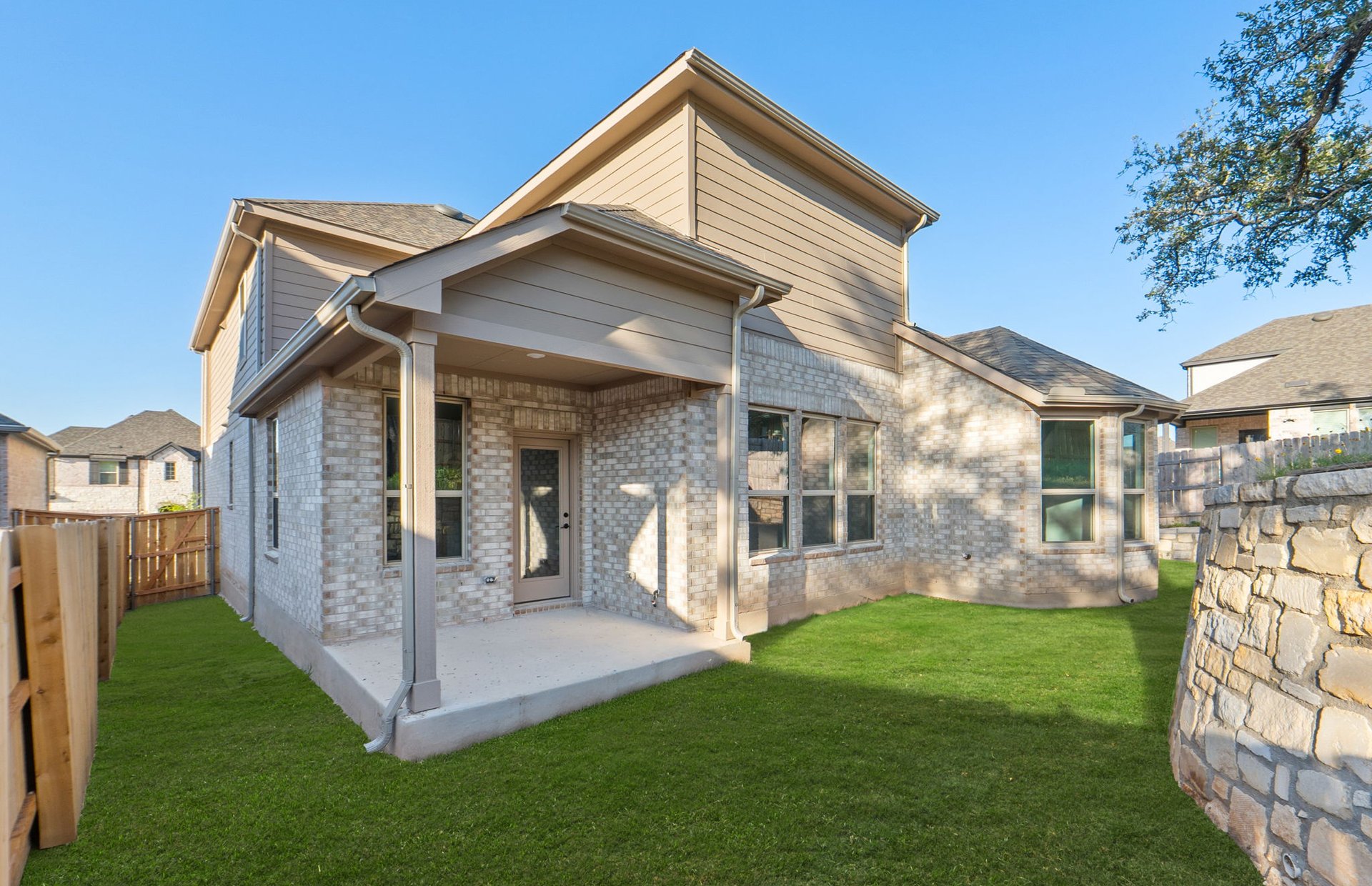 main property photo 28