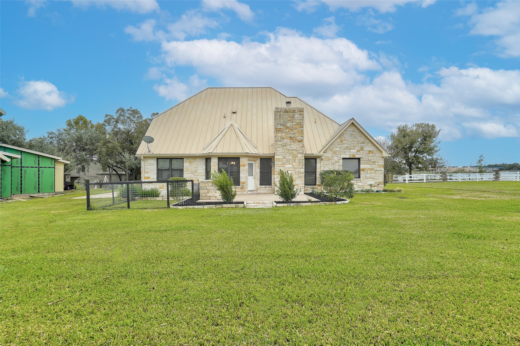 main property photo 33