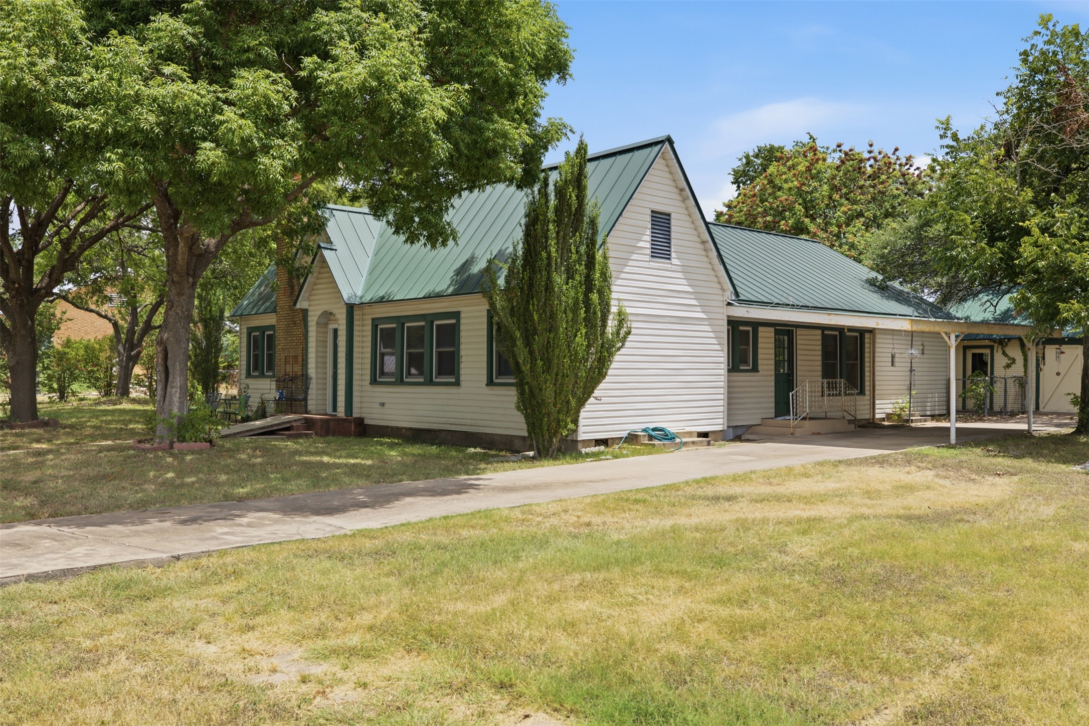 main property photo 3
