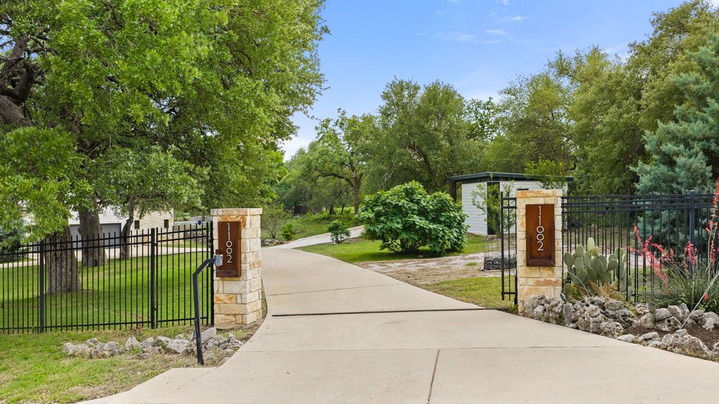 main property photo 6