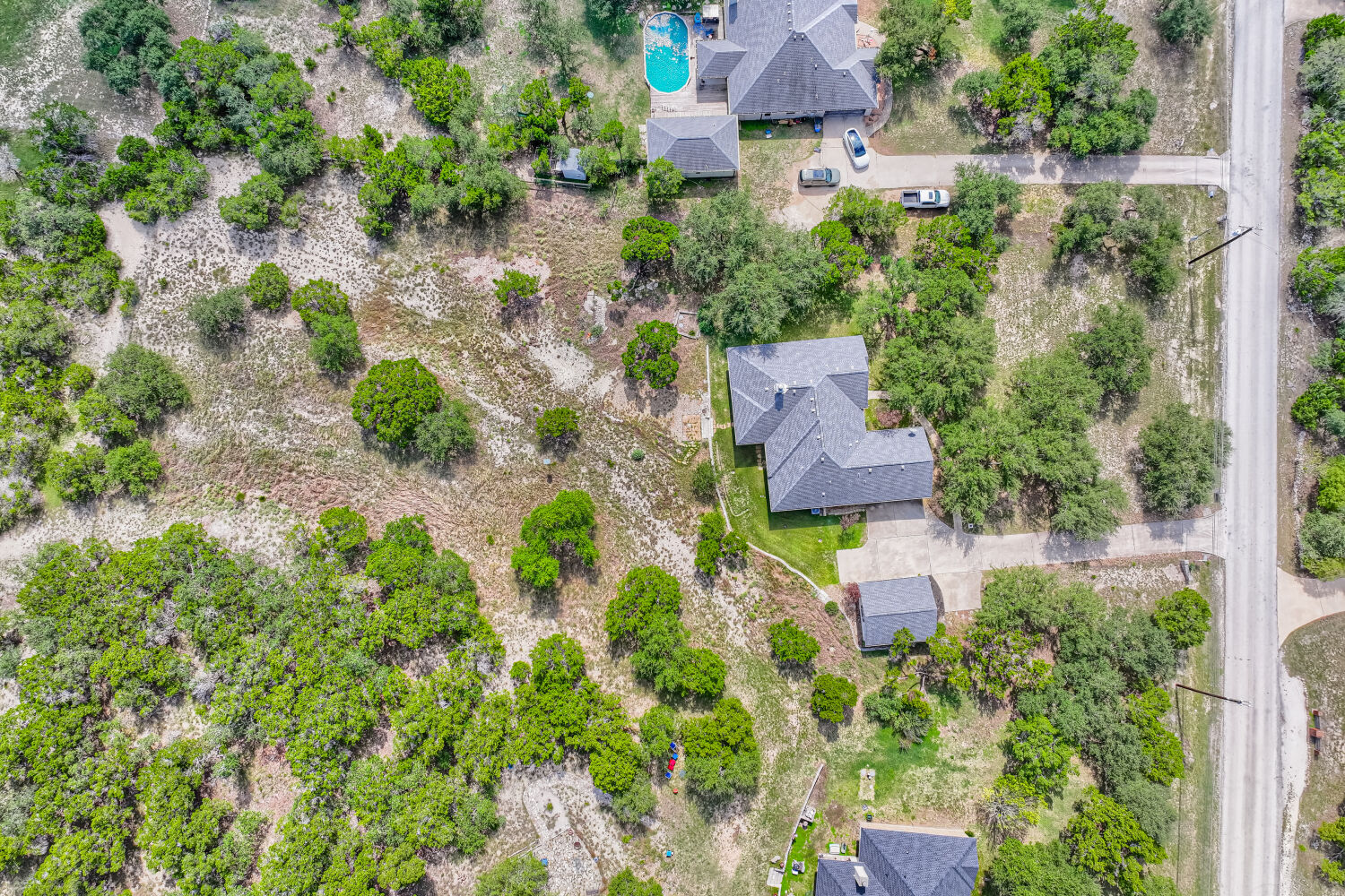 main property photo 28