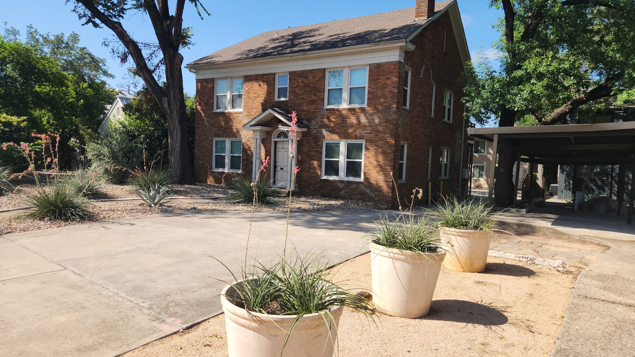 main property photo 6