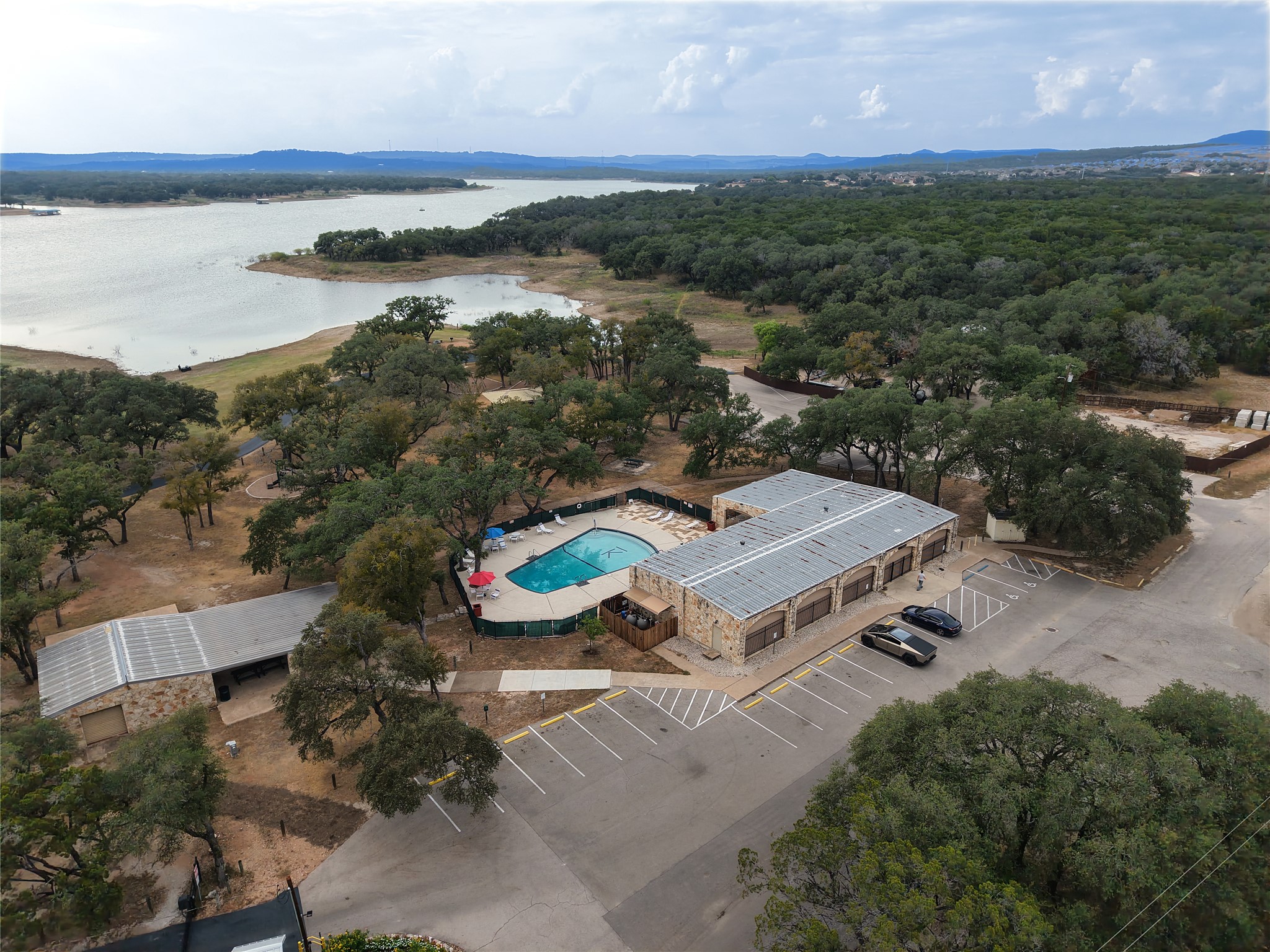 main property photo 9