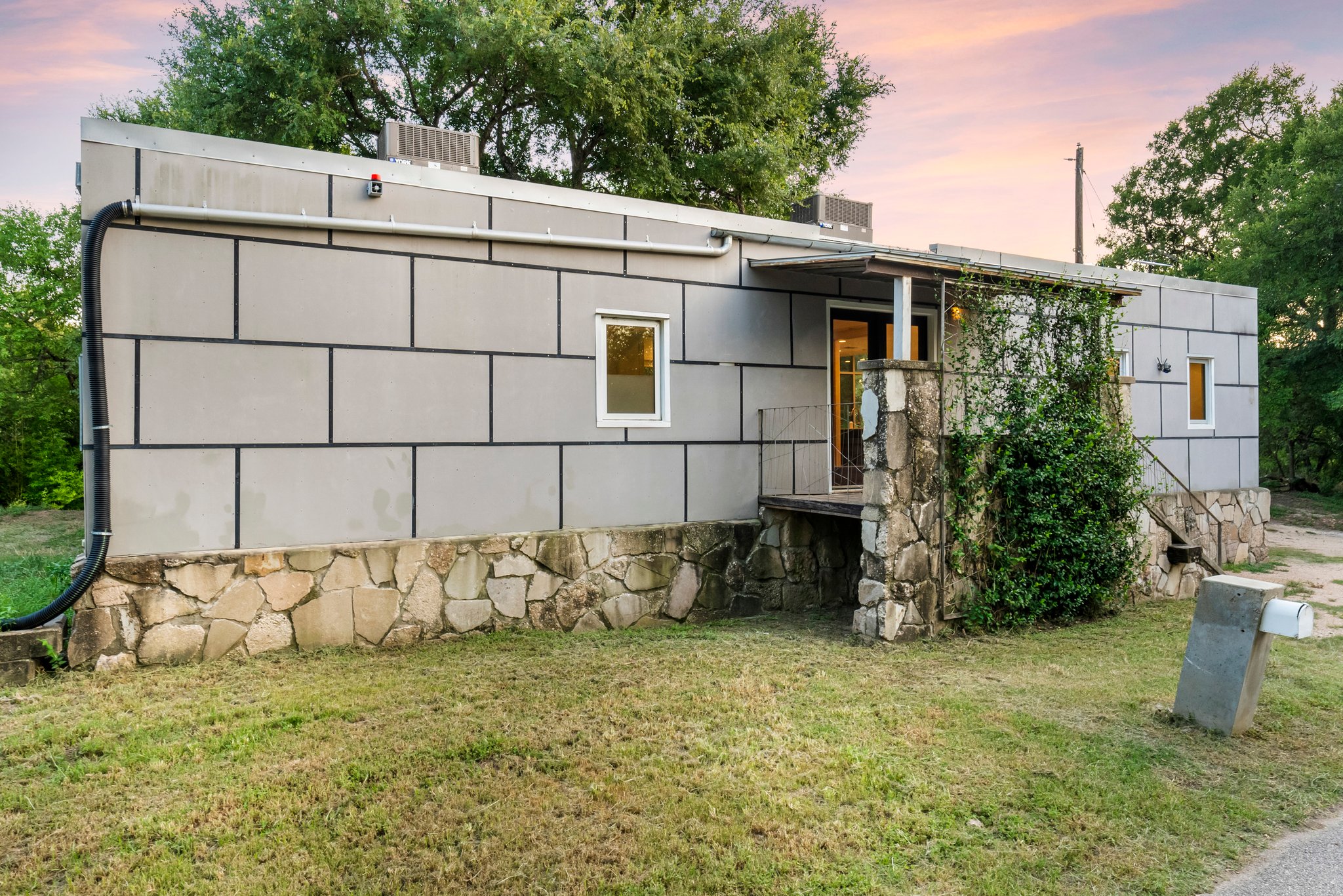 main property photo 13