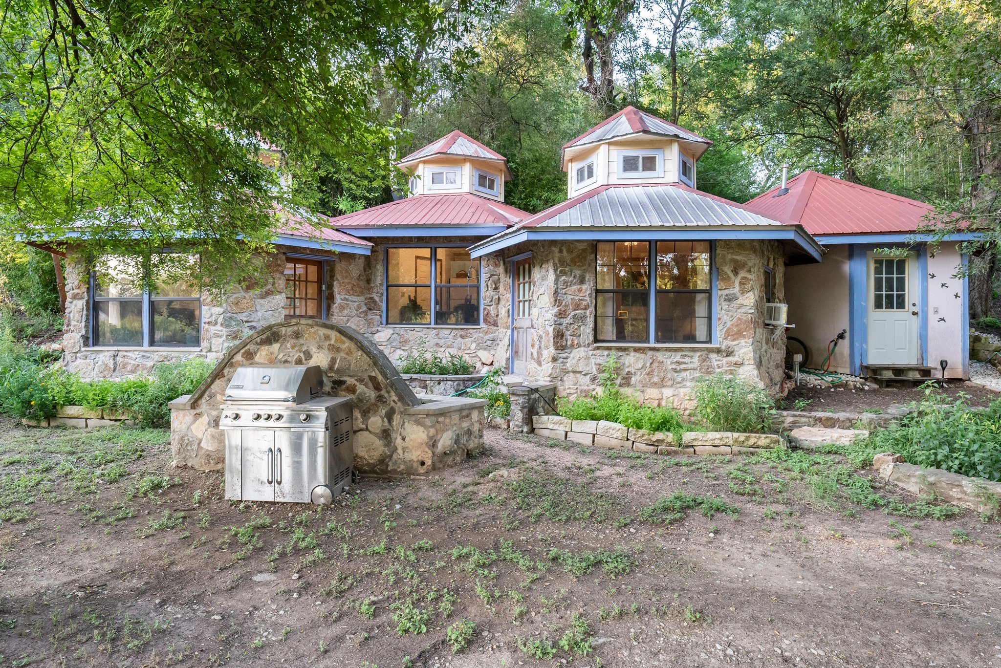 main property photo 27