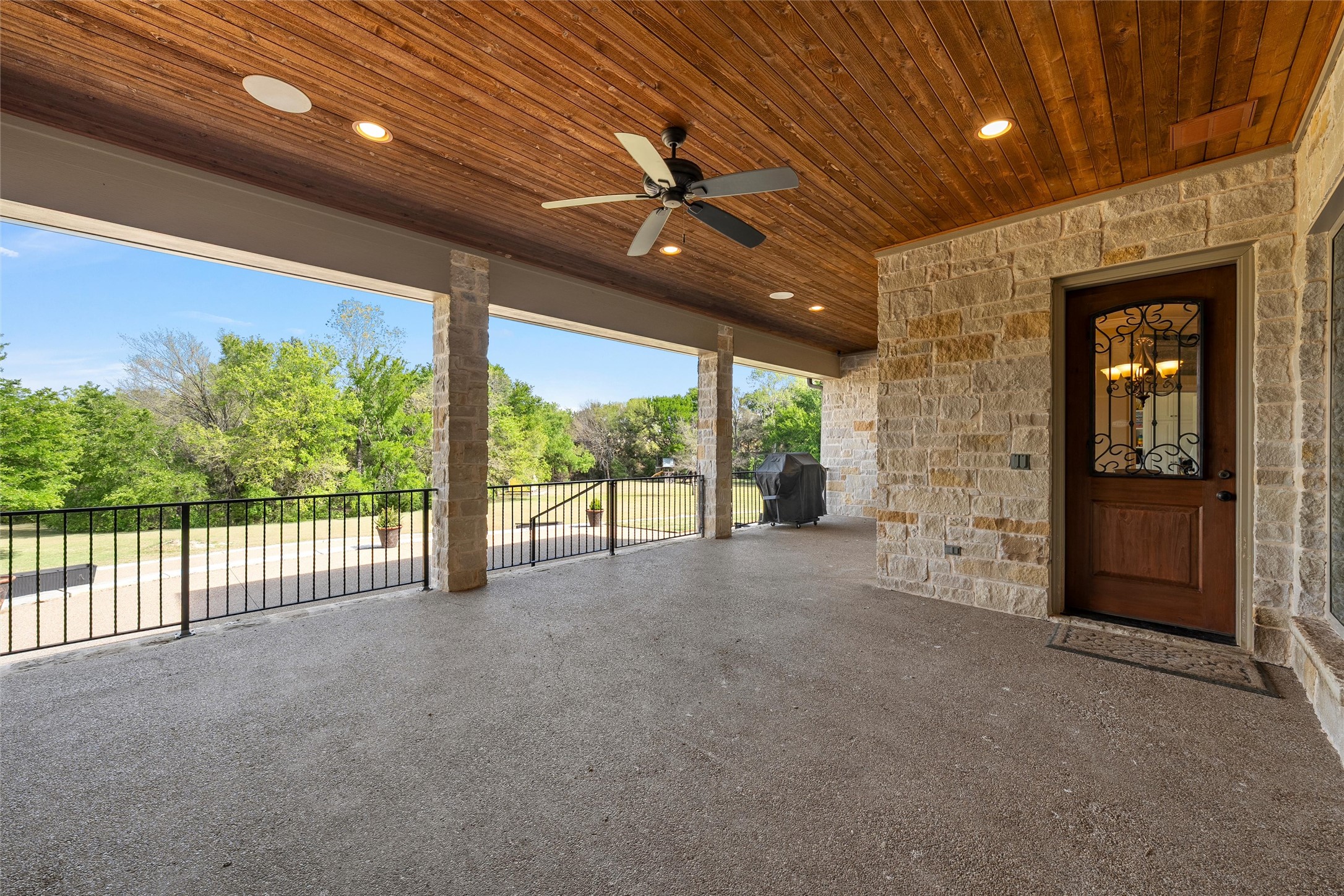 main property photo 30