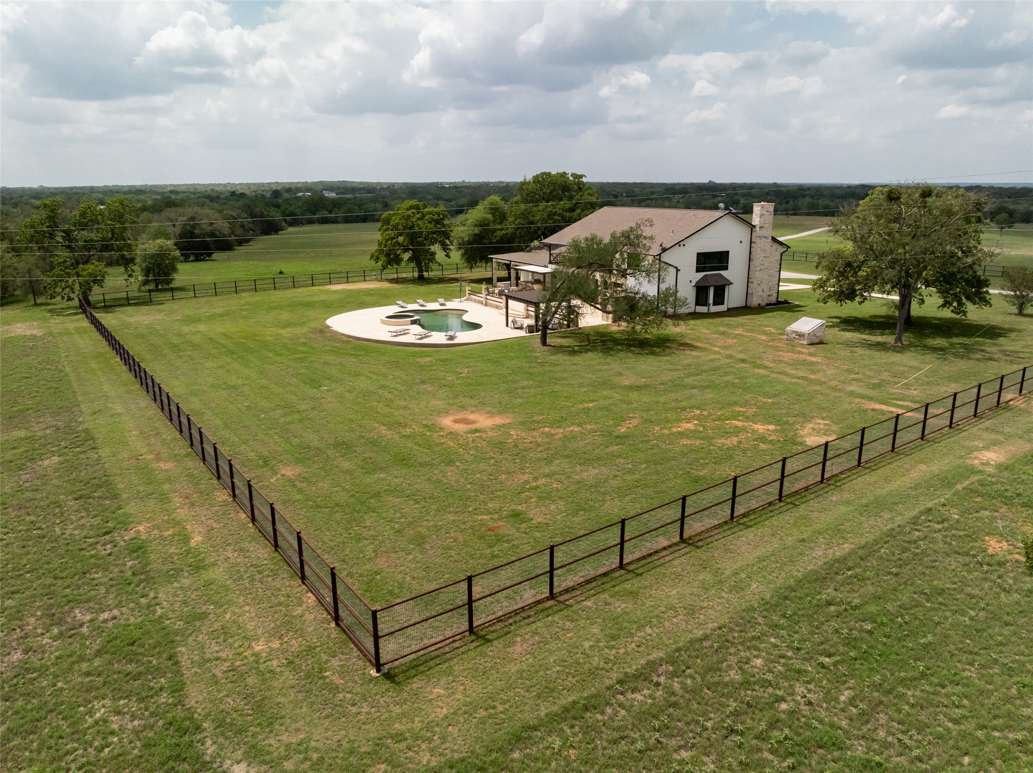 main property photo 36