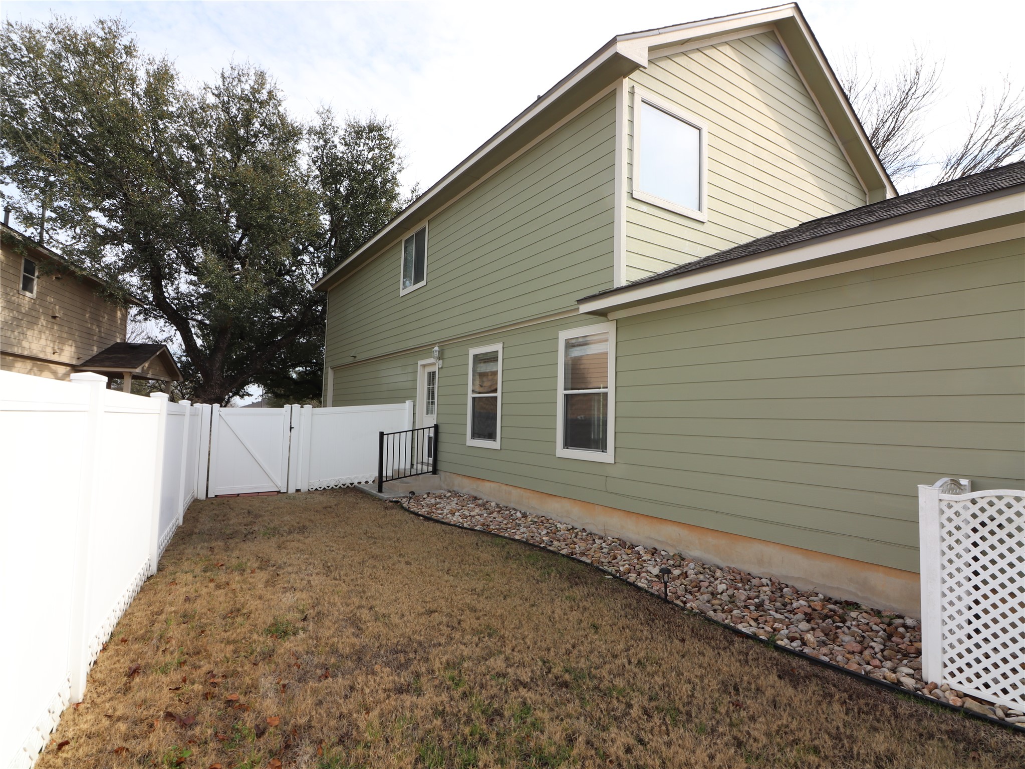 main property photo 30