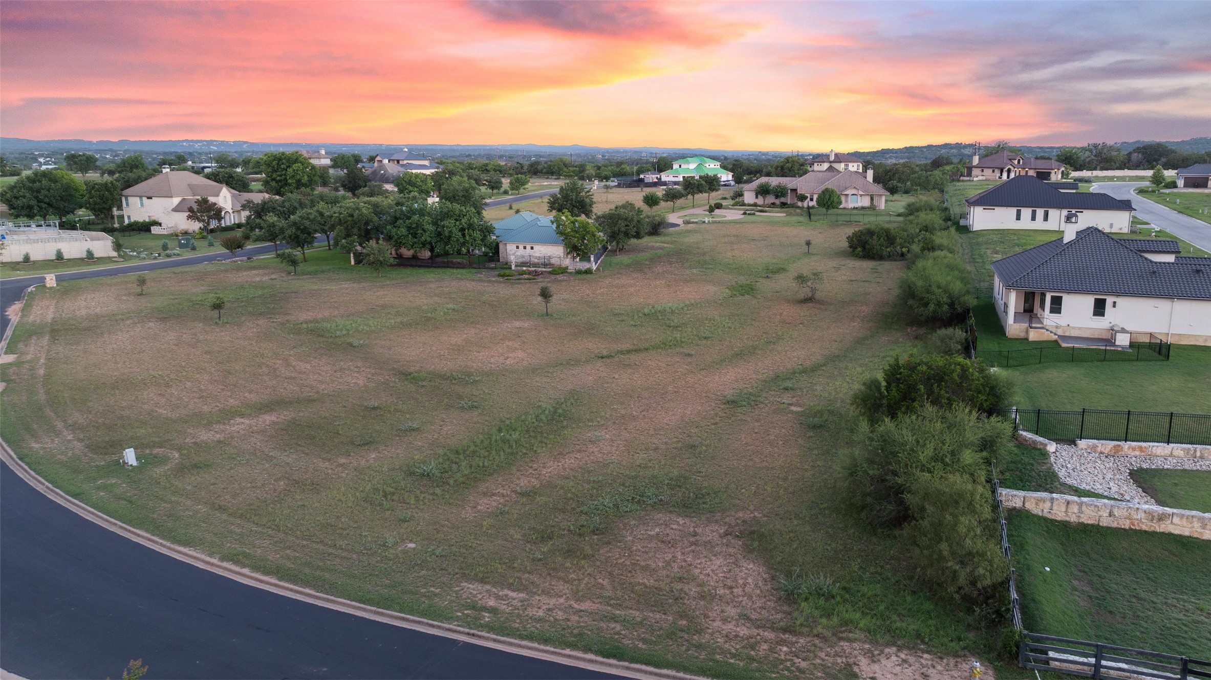 main property photo 28