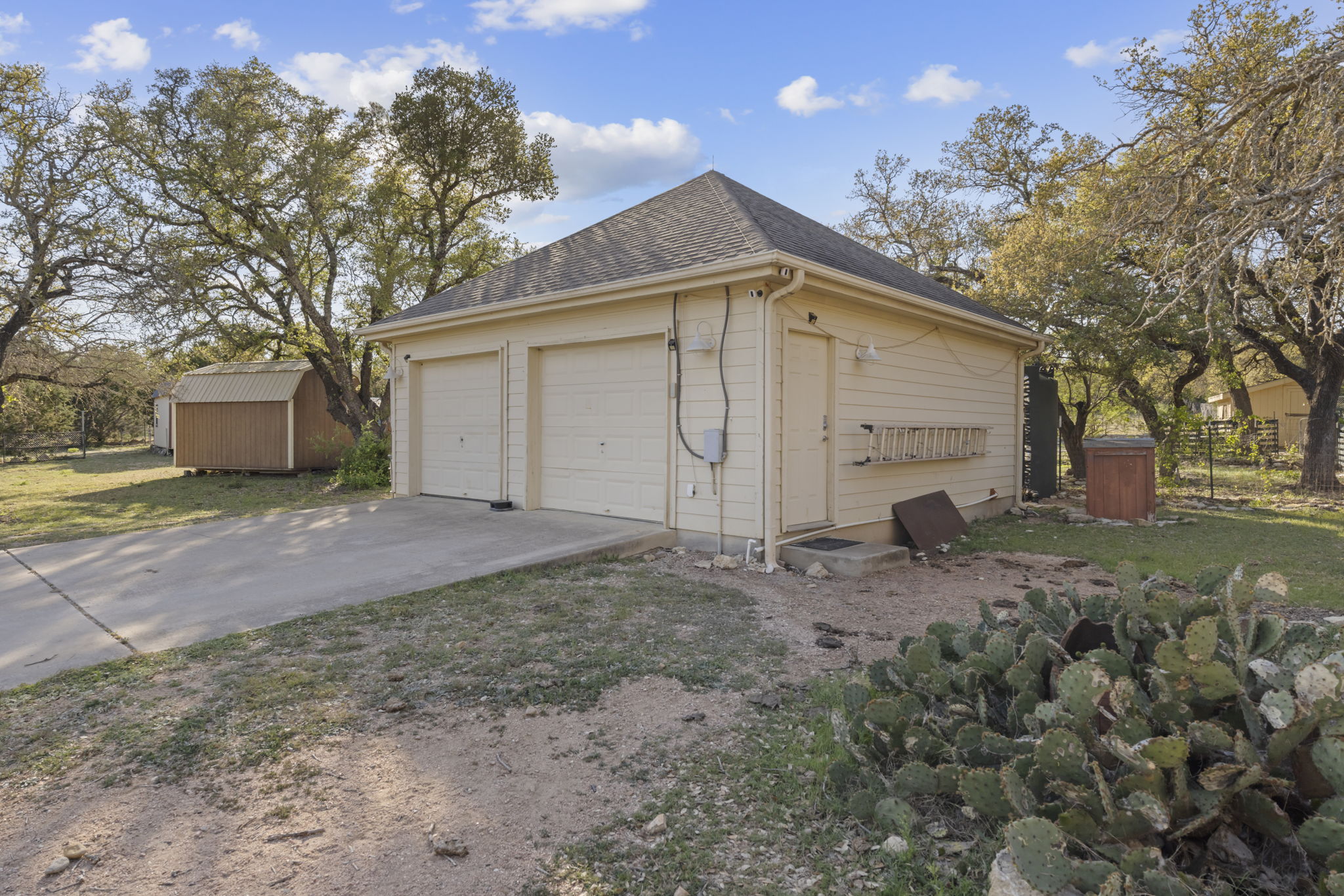 main property photo 32