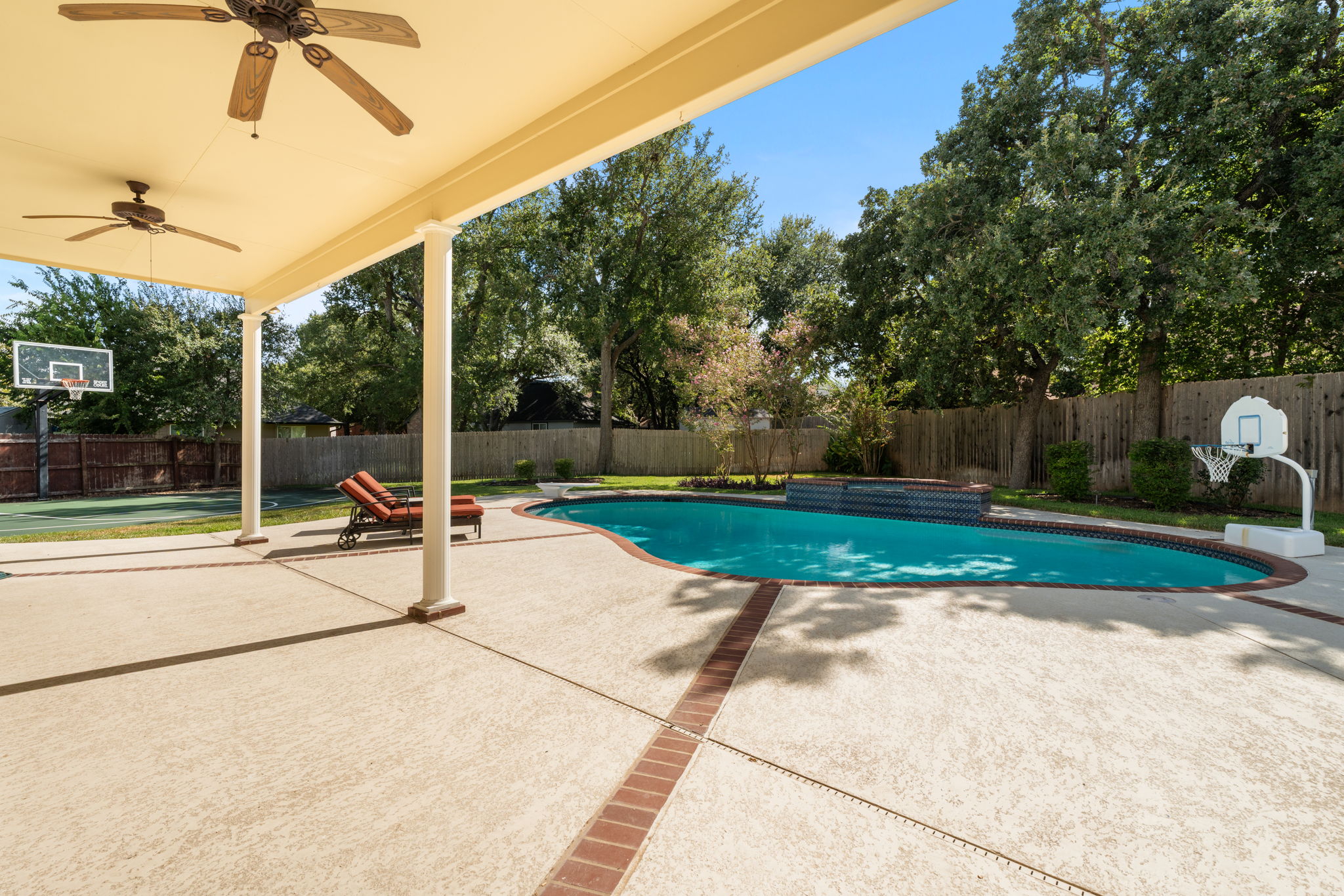 main property photo 20