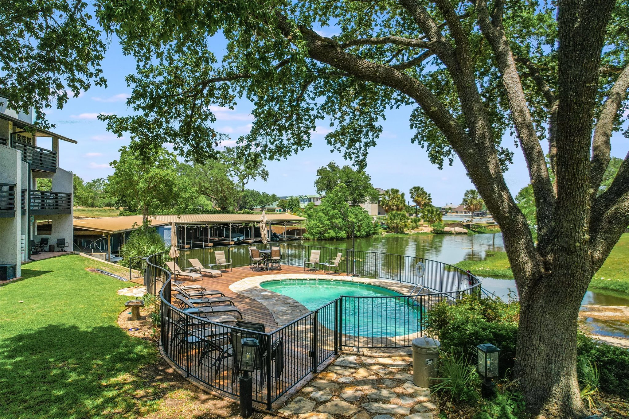 main property photo 22