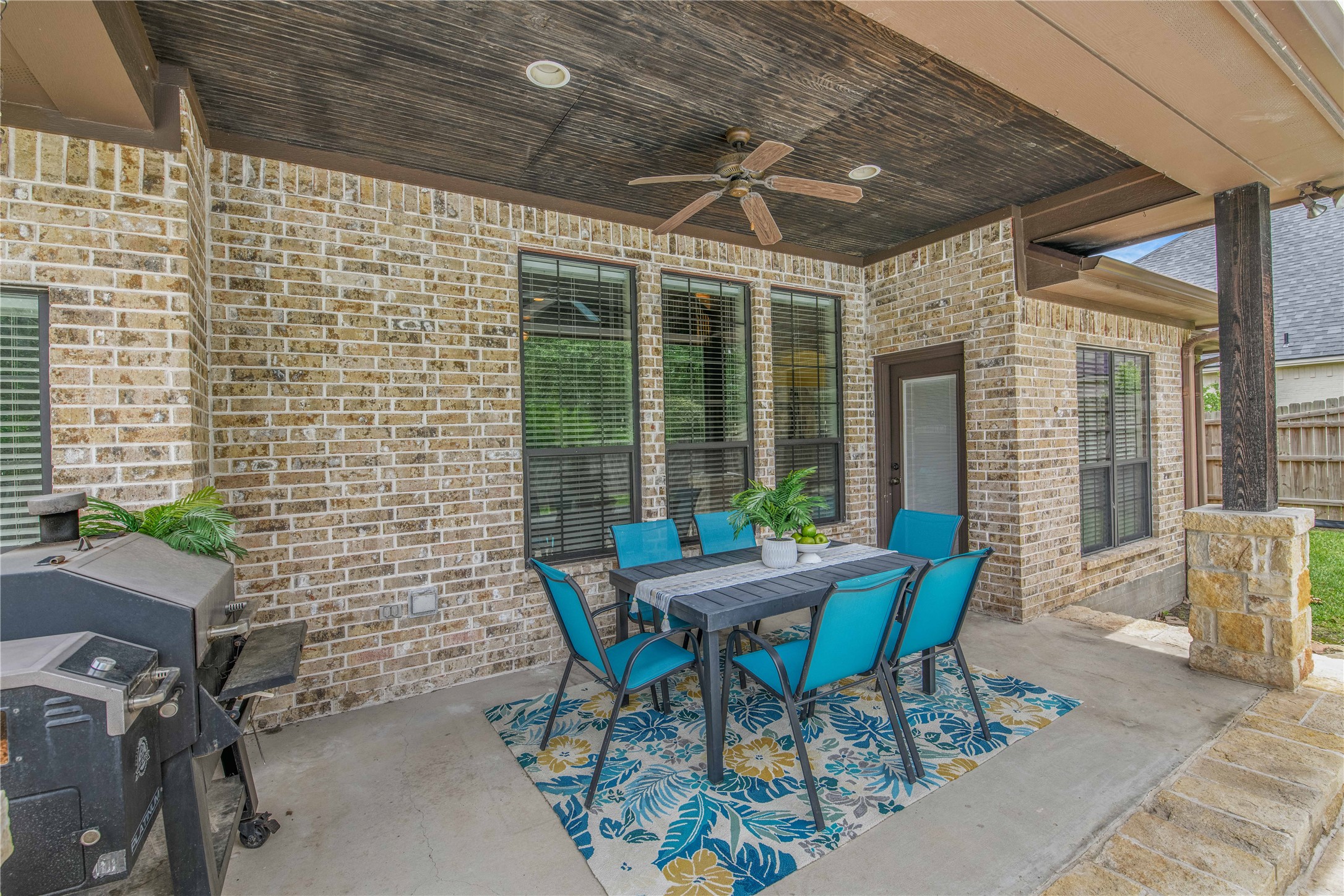 main property photo 28