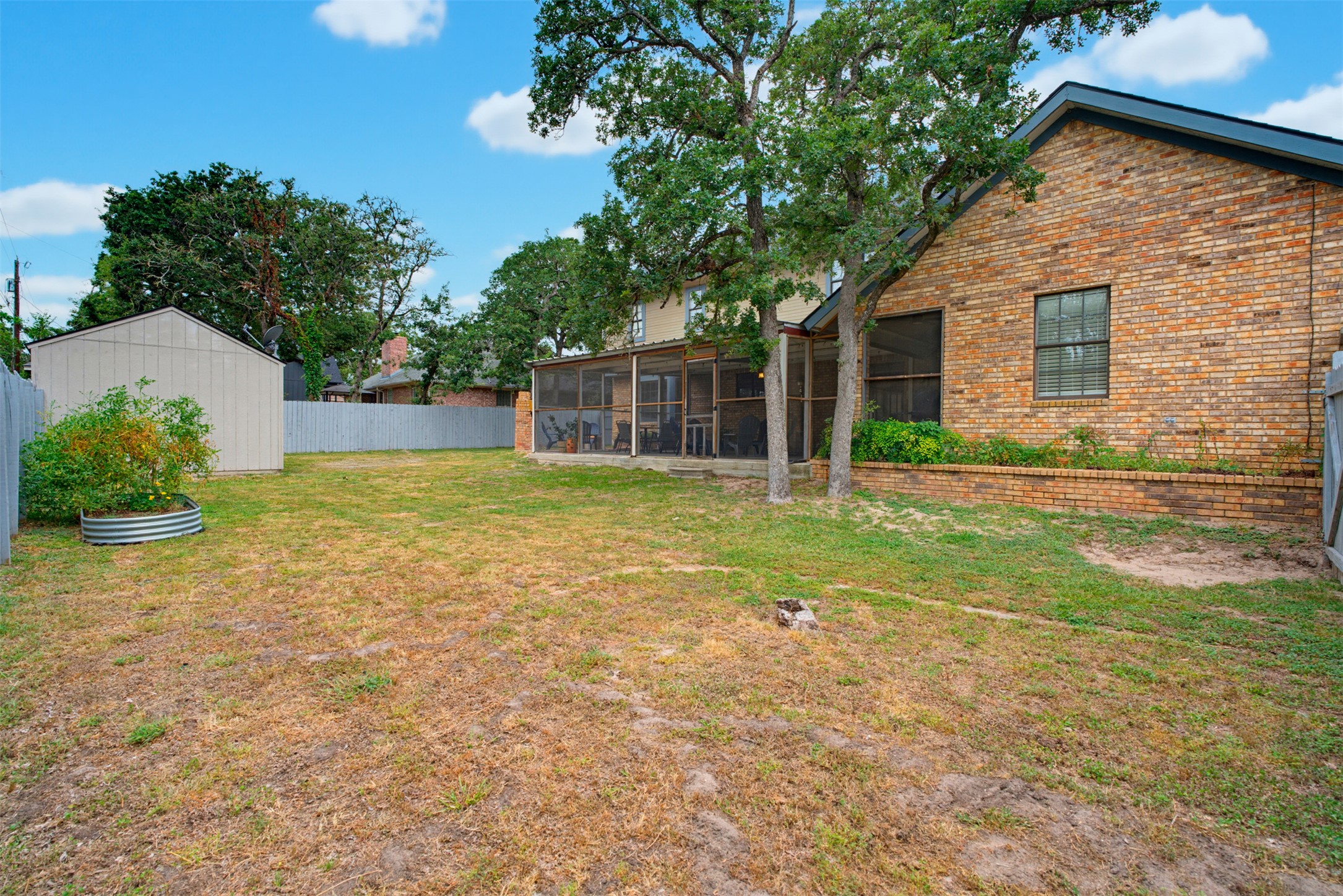 main property photo 28