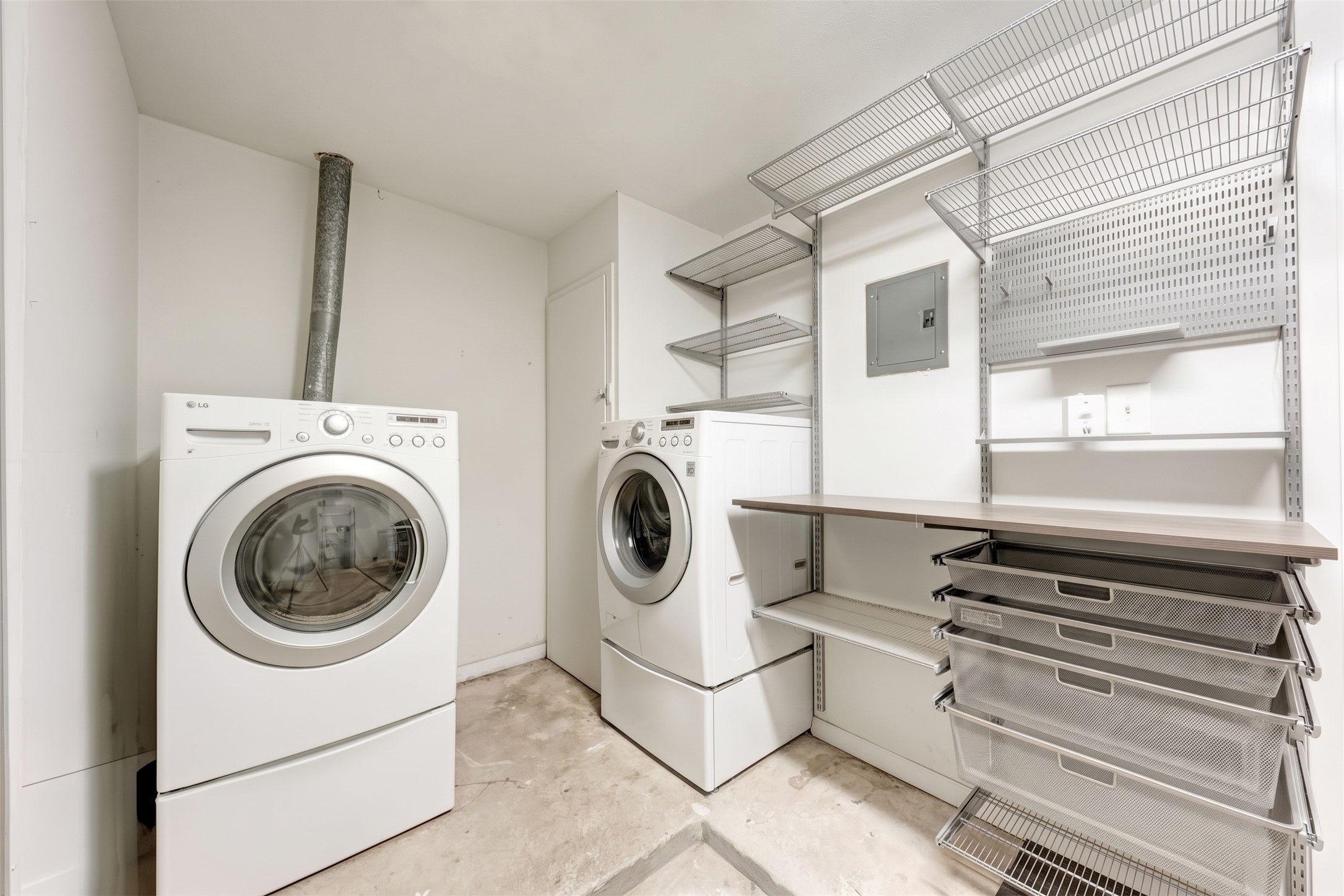 main property photo 28