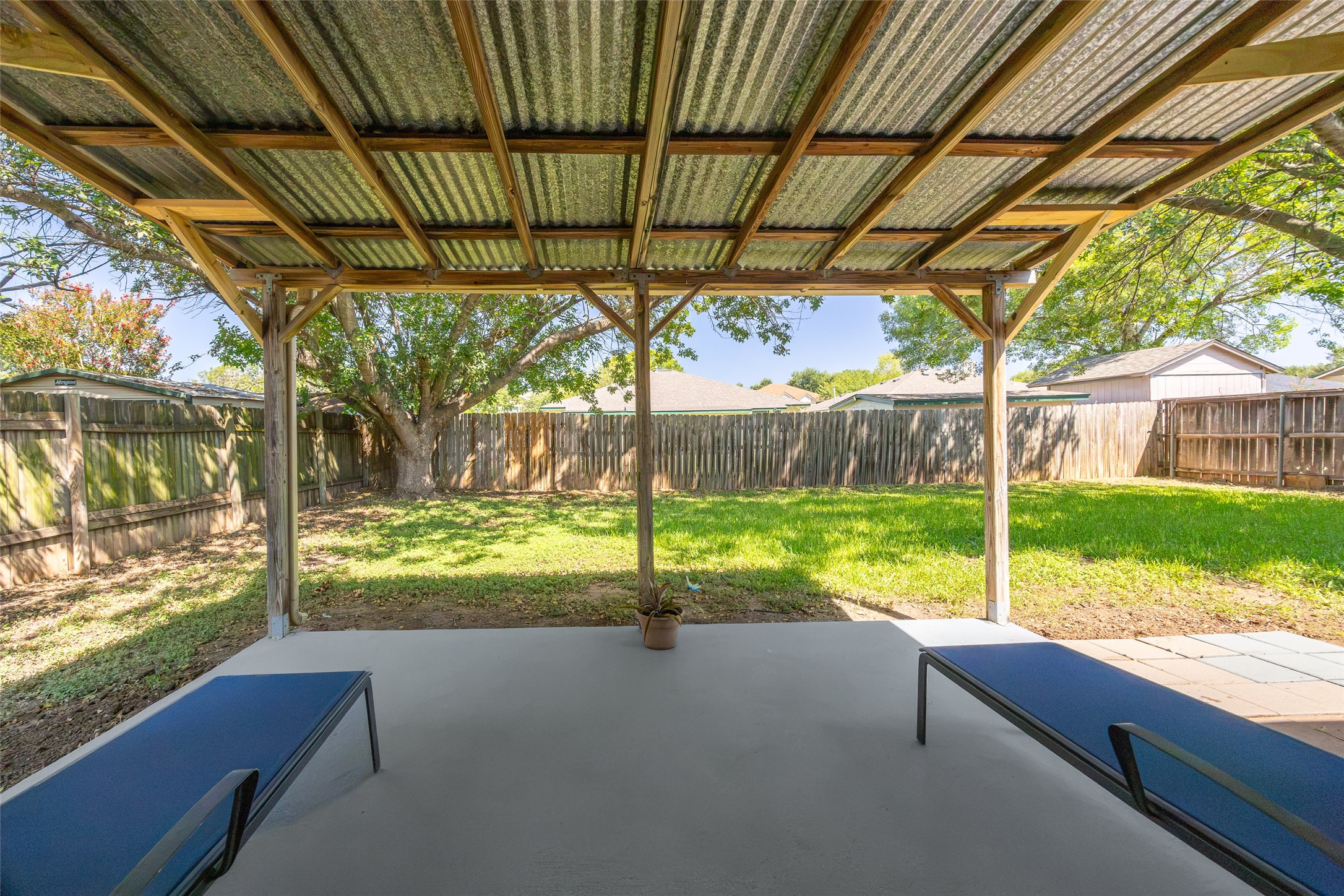 main property photo 32