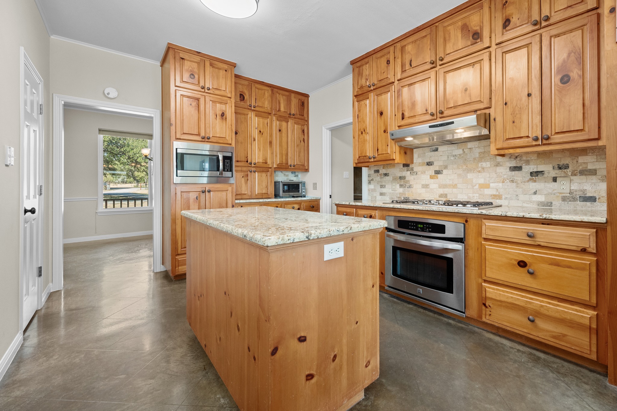 main property photo 11