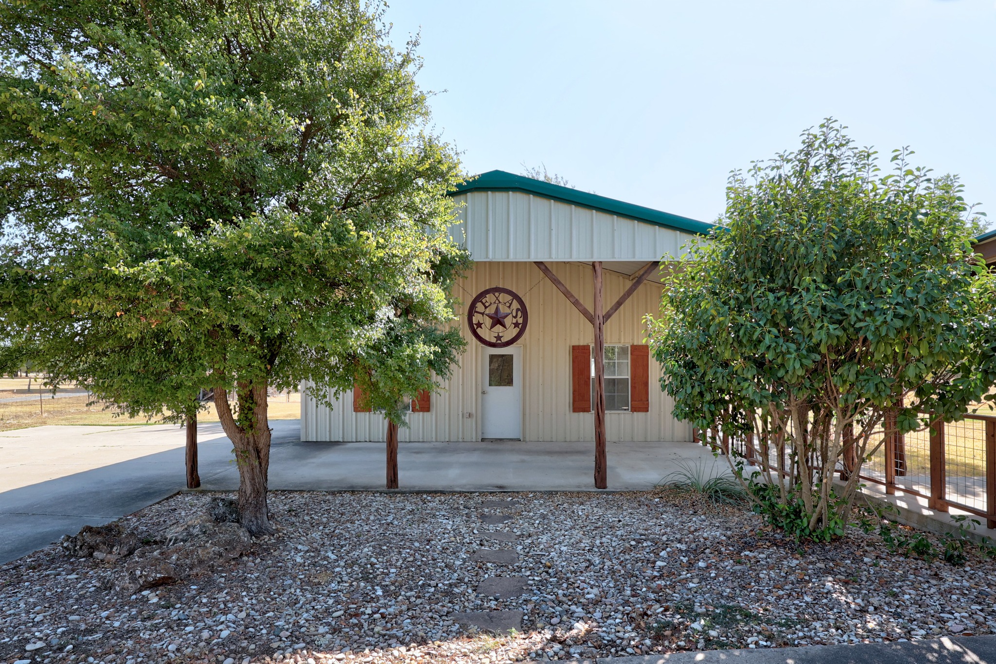 main property photo 31