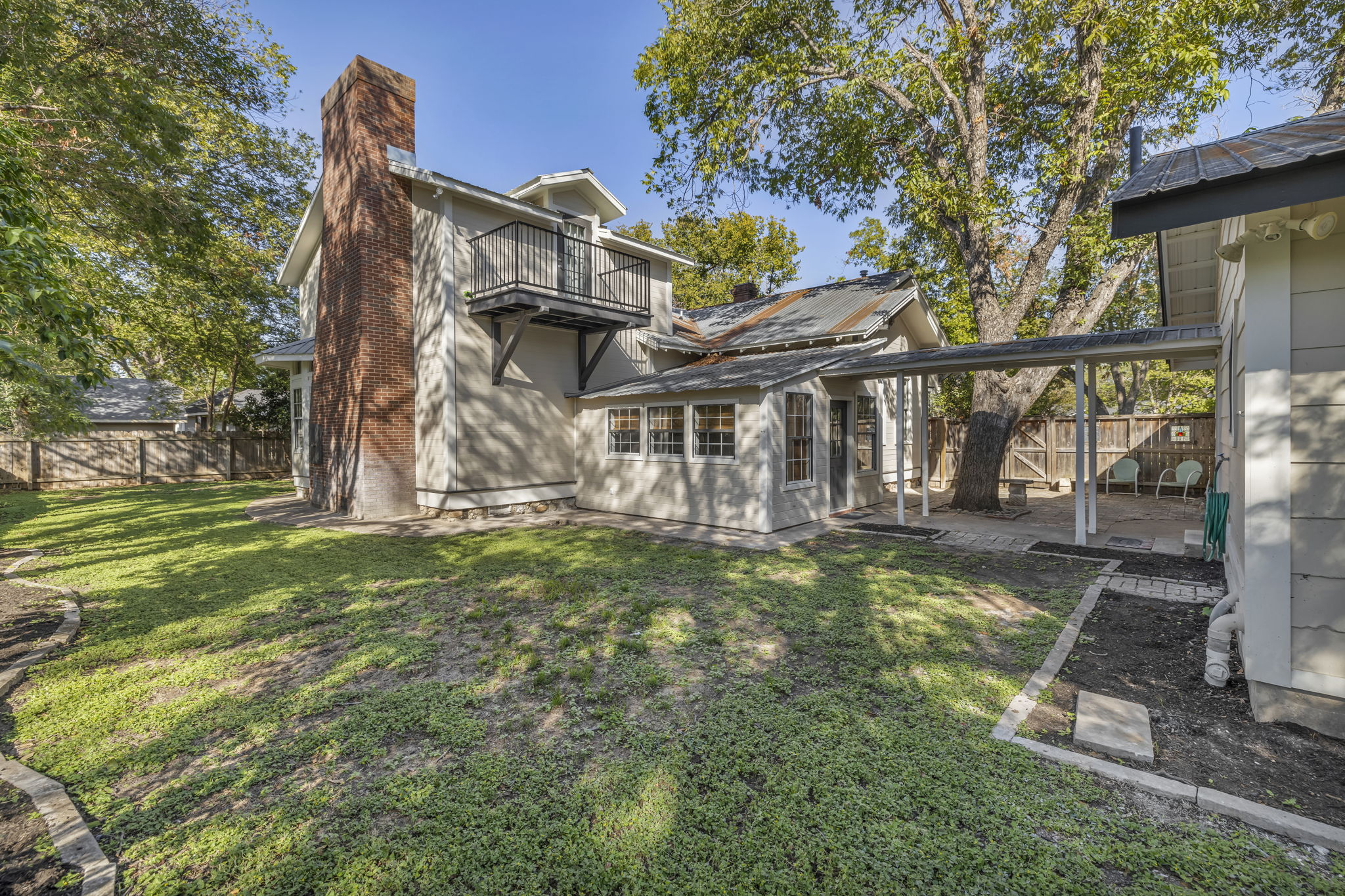 main property photo 33