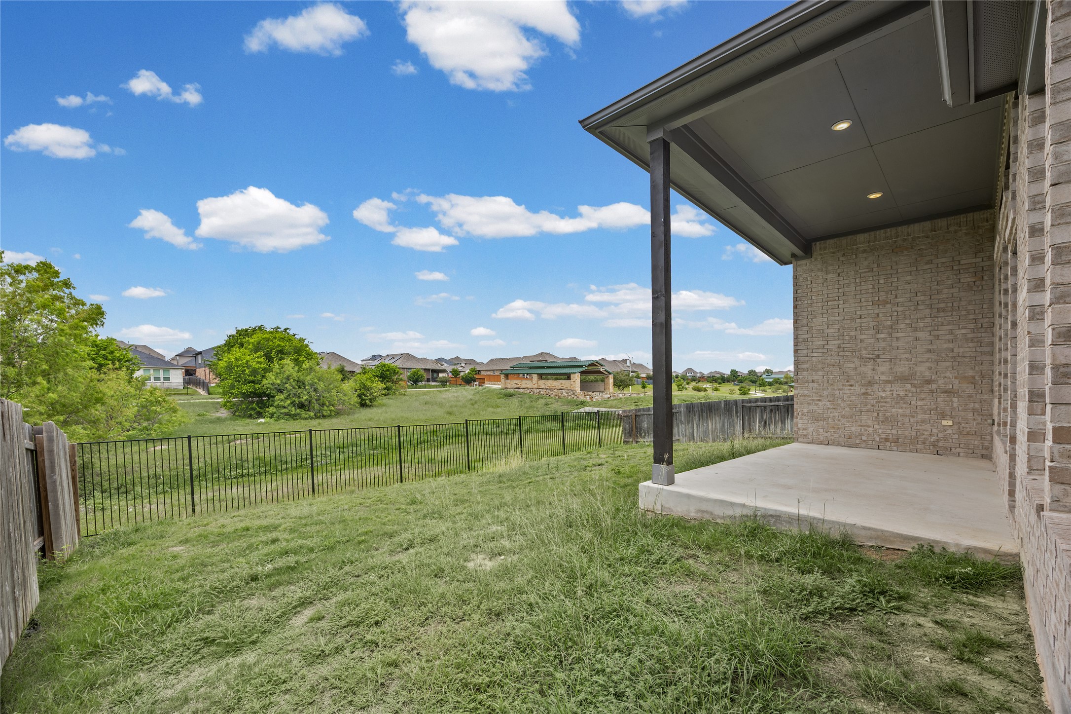 main property photo 31