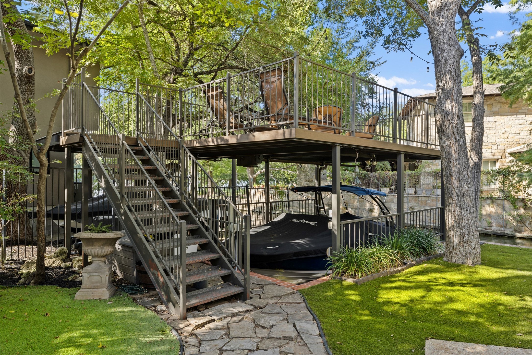 main property photo 33