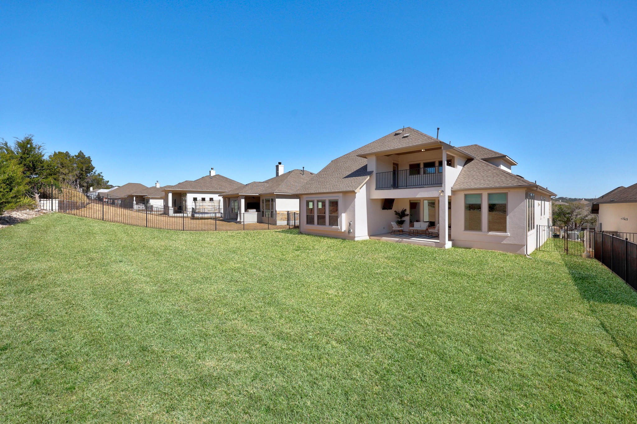 main property photo 29