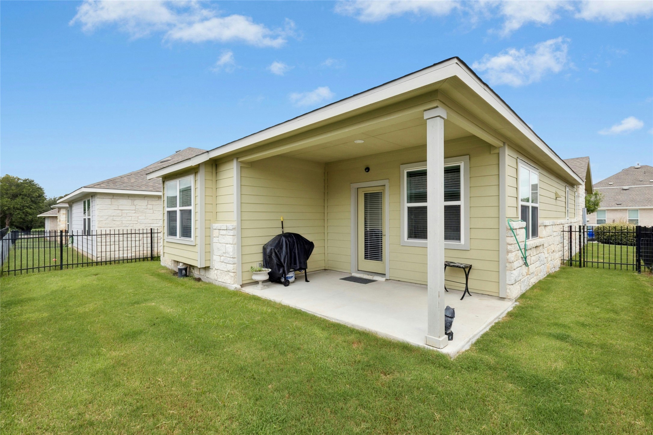 main property photo 20
